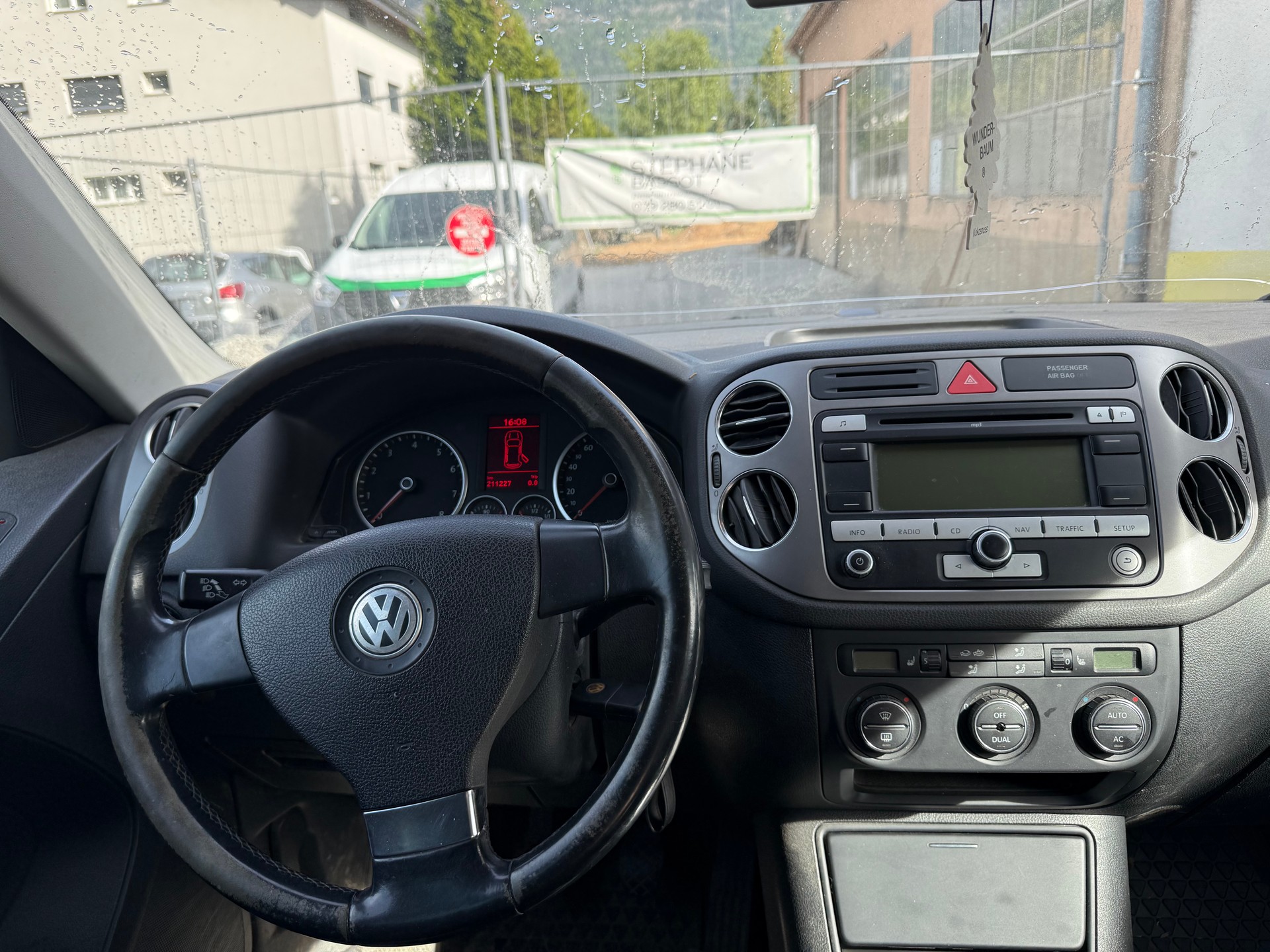 VW Tiguan 1.4 TSI Sport&Style-image-10