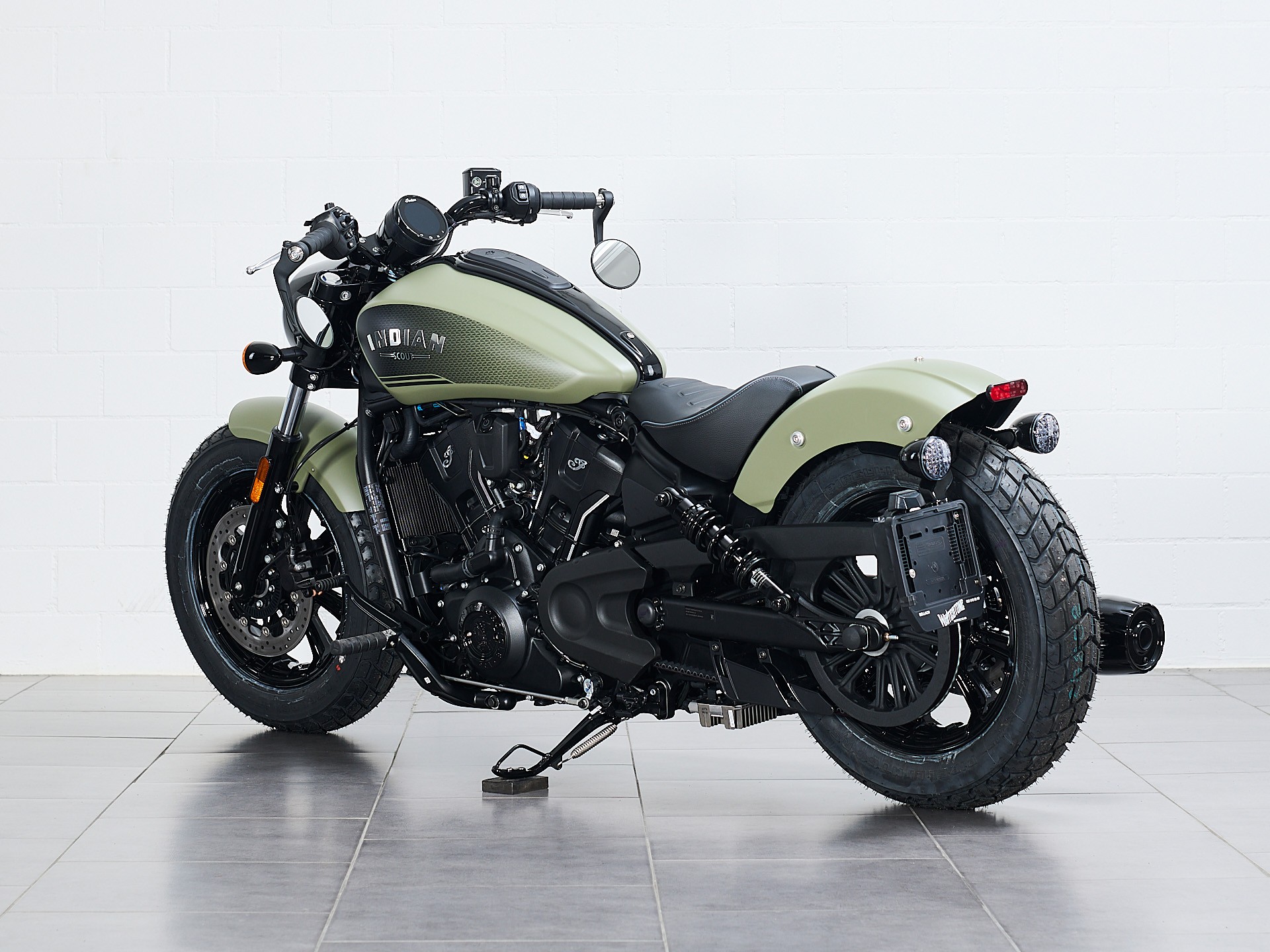 INDIAN Scout Bobber L+T-image-3