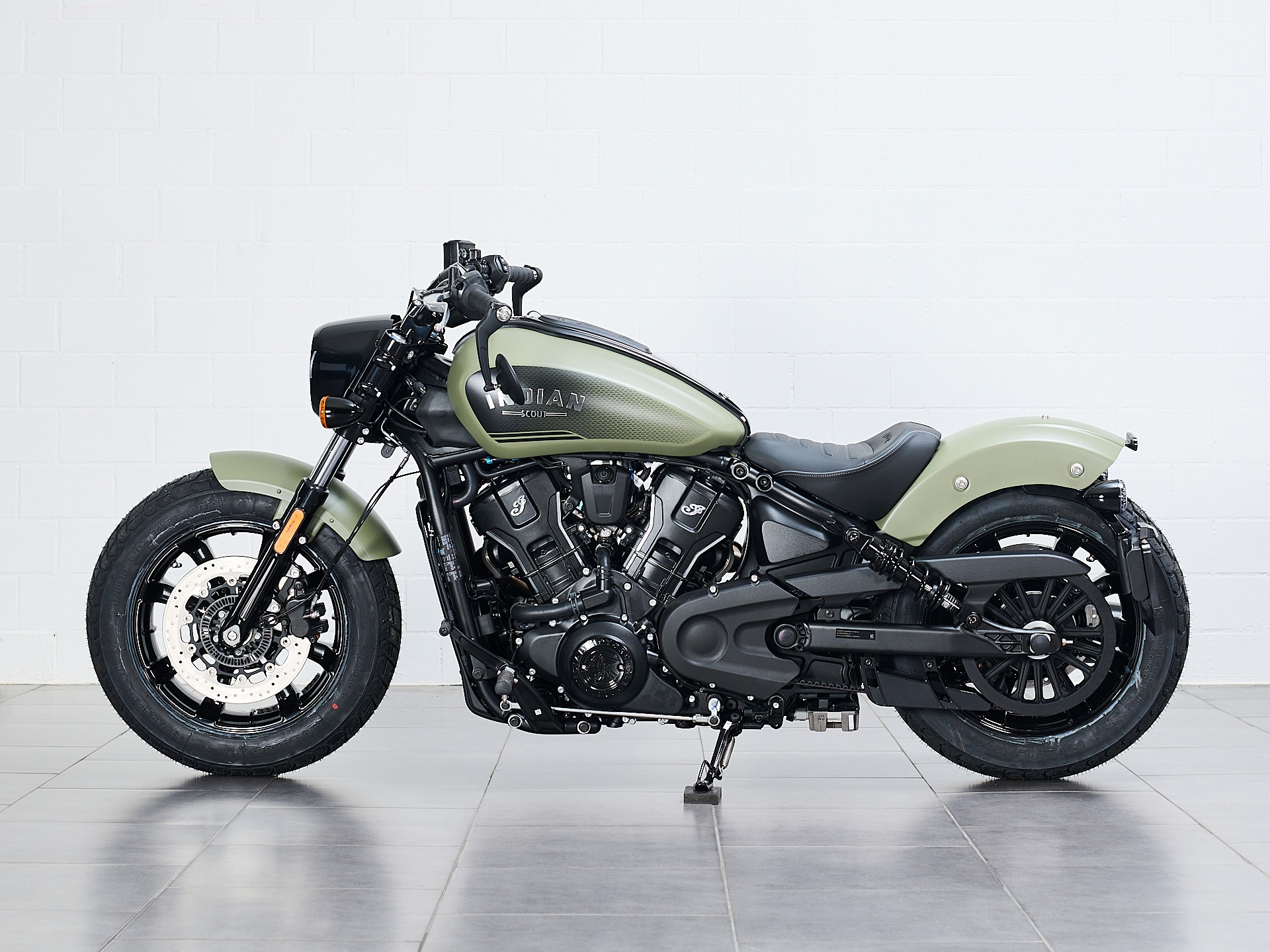 INDIAN Scout Bobber L+T-image-2