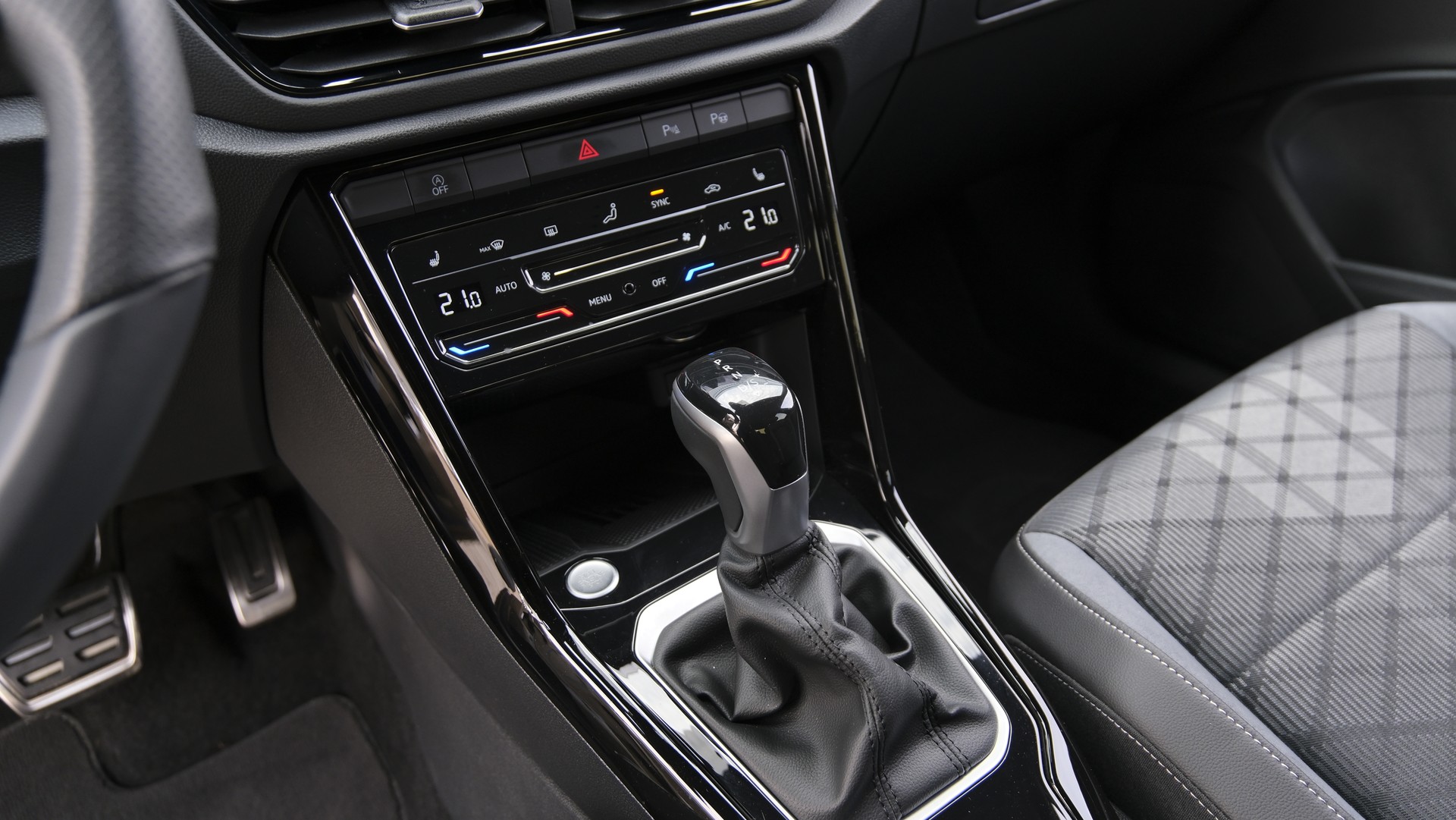 VW T-Roc 1.5 TSI EVO R-Line DSG-image-17