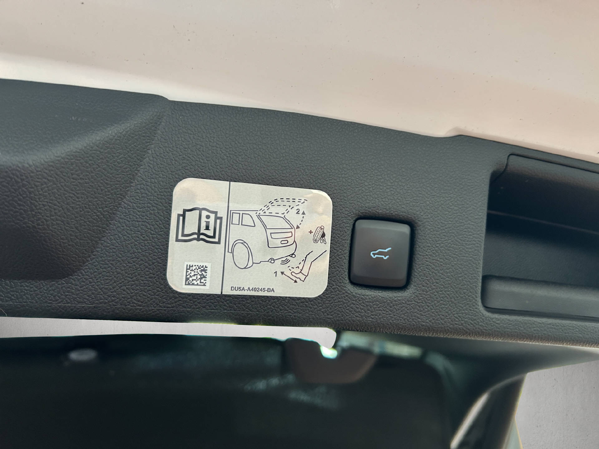 FORD Kuga 2.0 EcoBlue Hybrid Titanium X-image-21