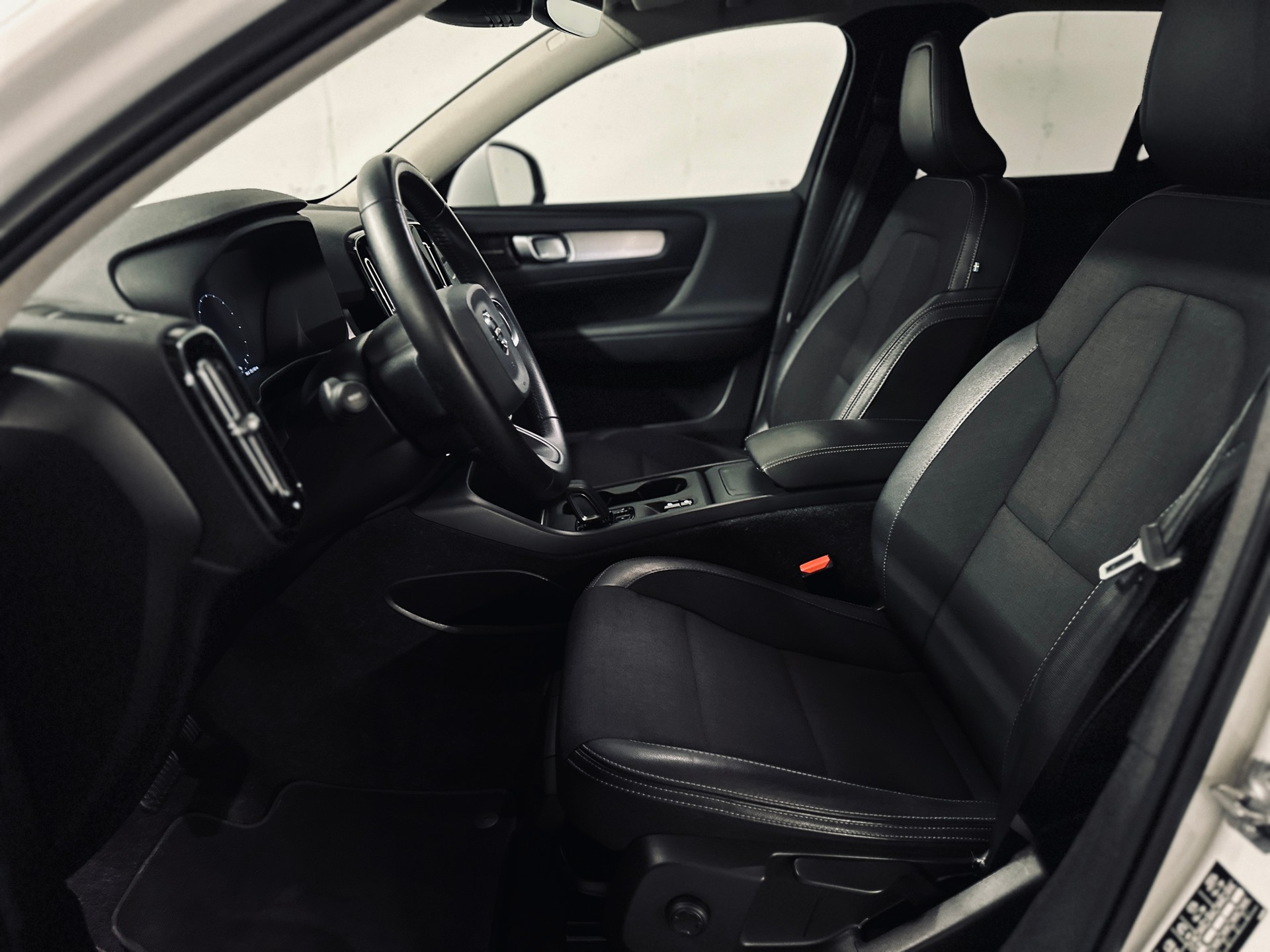 VOLVO XC40 D3 AWD Momentum Automat-image-8