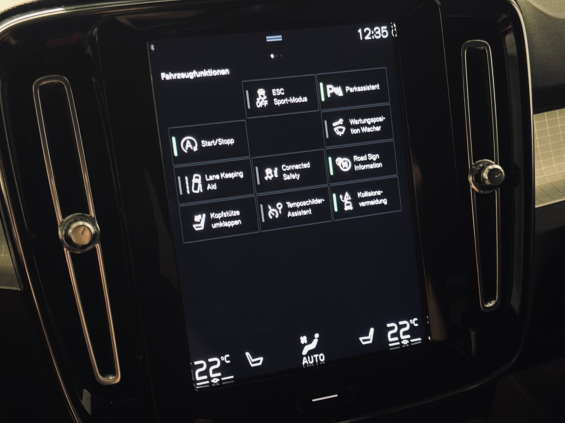 VOLVO XC40 D3 AWD Momentum Automat-image-12