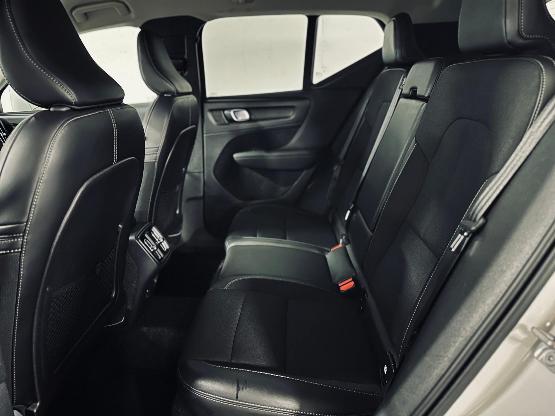 VOLVO XC40 D3 AWD Momentum Automat-image-9
