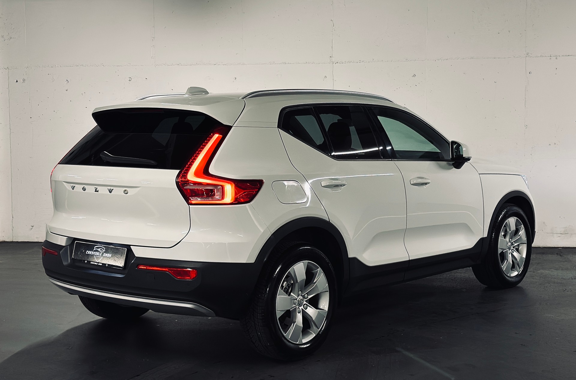 VOLVO XC40 D3 AWD Momentum Automat-image-2