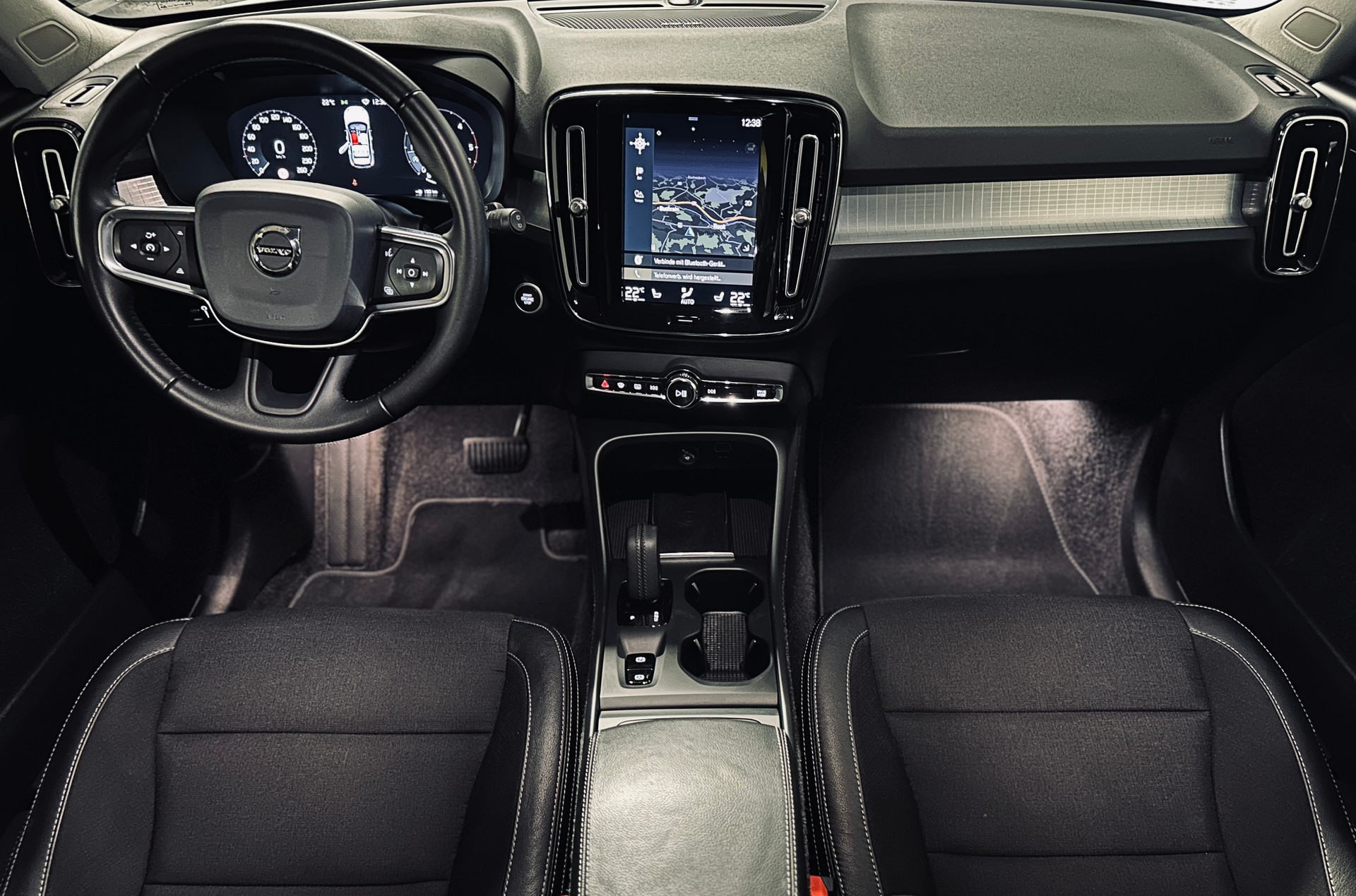 VOLVO XC40 D3 AWD Momentum Automat-image-7