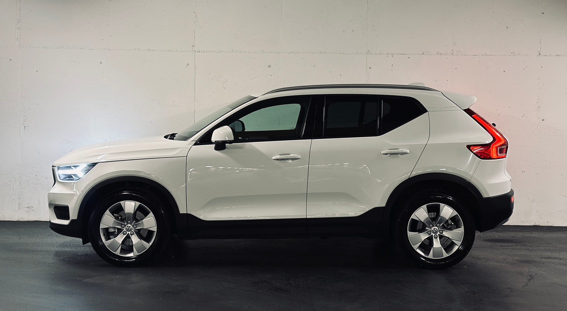 VOLVO XC40 D3 AWD Momentum Automat-image-4
