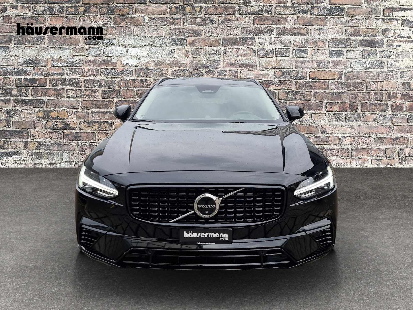 VOLVO V90 2.0 T8 TE eAWD XCLUSIVE Ultimate Dark-showroom-element-1