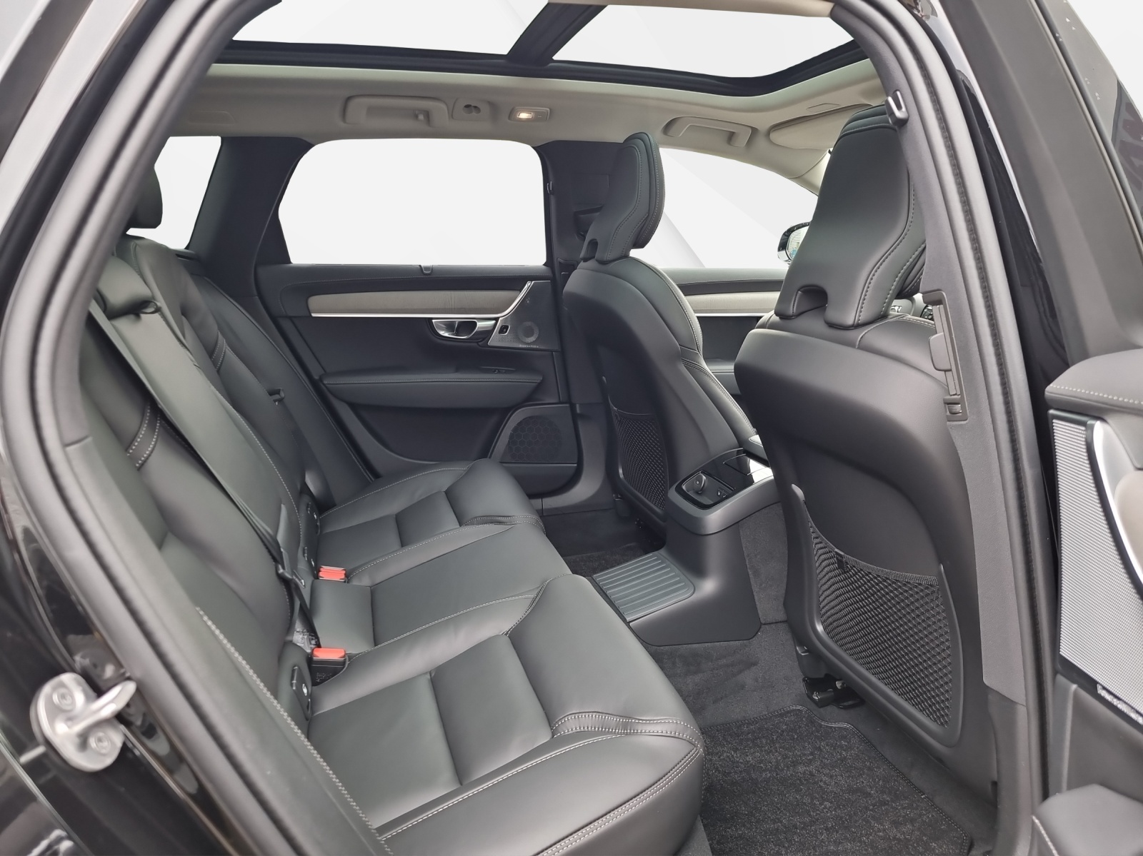 VOLVO V90 2.0 T8 TE eAWD XCLUSIVE Ultimate Dark-image-8