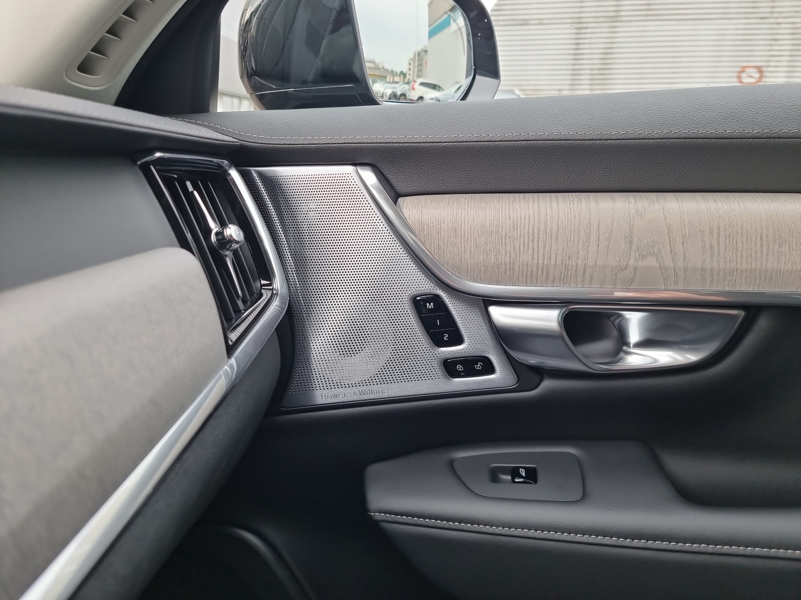 VOLVO V90 2.0 T8 TE eAWD XCLUSIVE Ultimate Dark-image-14