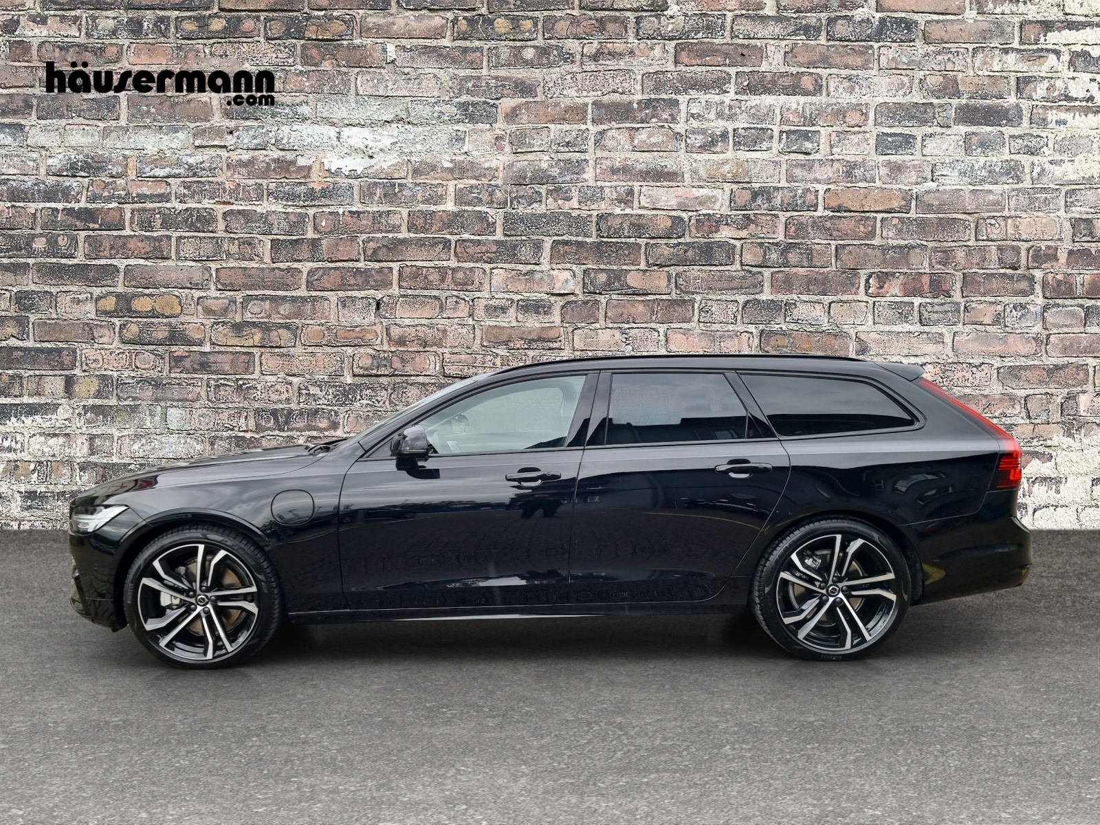 VOLVO V90 2.0 T8 TE eAWD XCLUSIVE Ultimate Dark-showroom-element-2