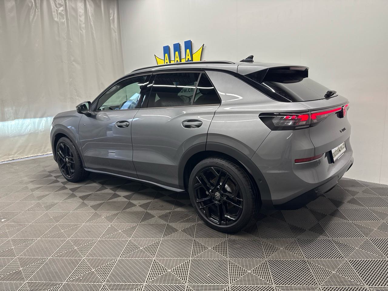 VW T-Roc 1.5 eTSI R-Line Black Style-showroom-element-1
