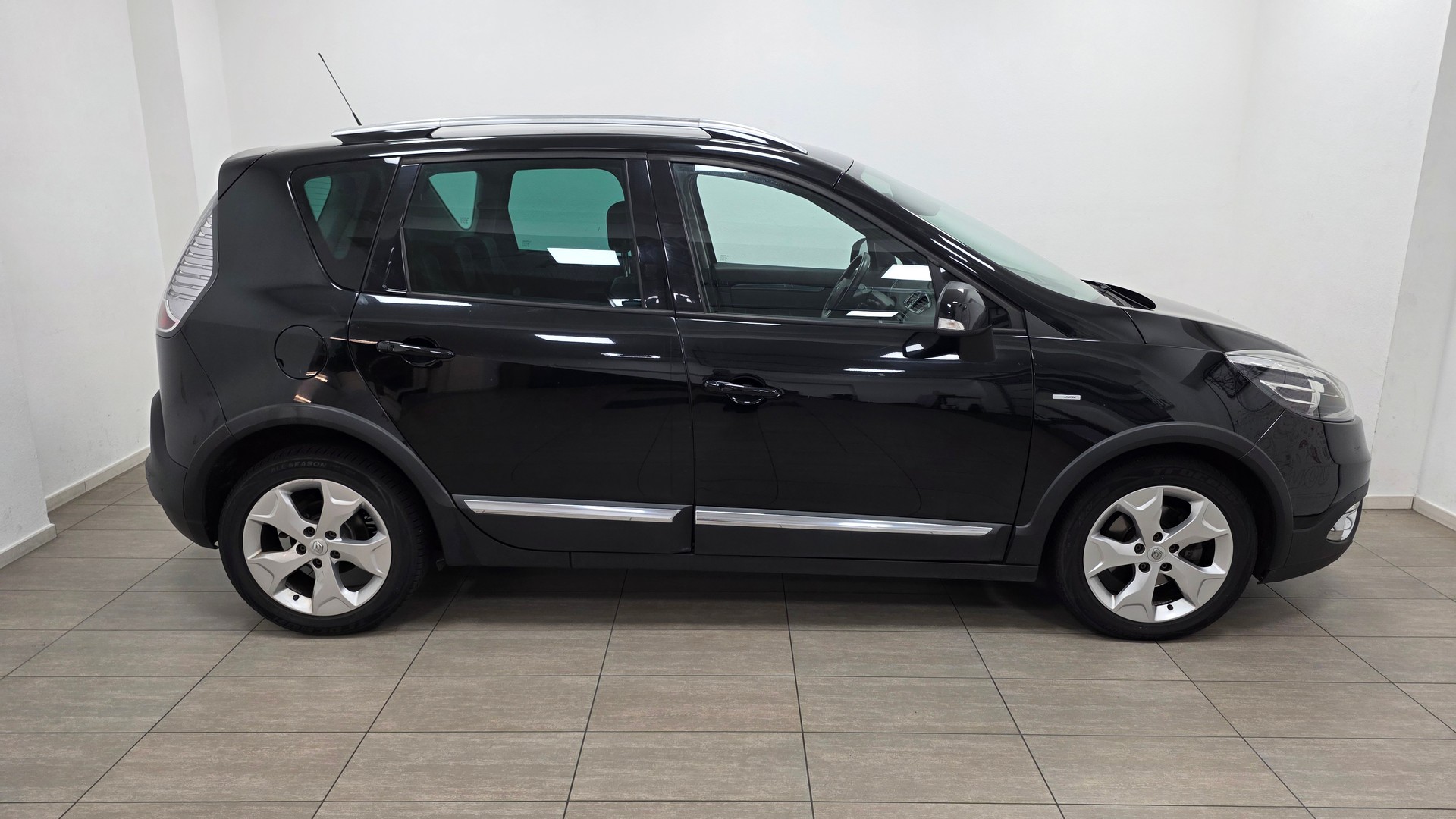 RENAULT Scénic Xmod 1.5 dCi Bose Edition EDC-image-2