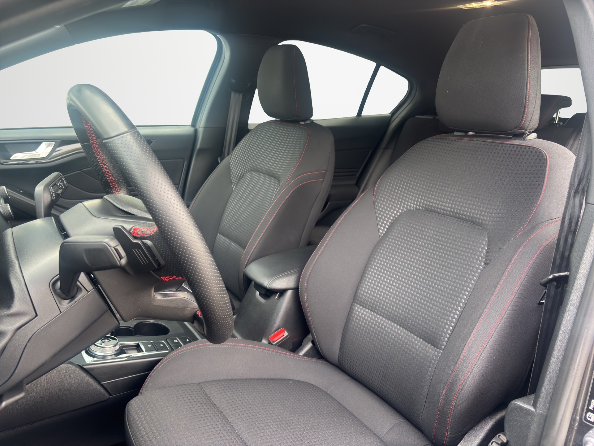 FORD Focus 1.0i EcoB 125 ST-Line-image-5