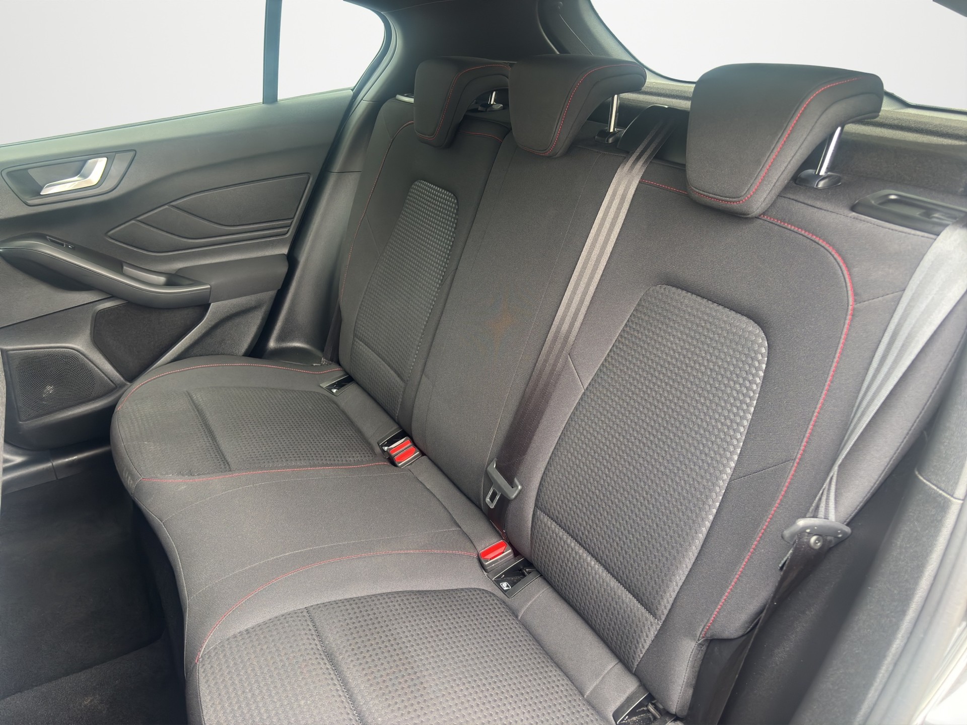 FORD Focus 1.0i EcoB 125 ST-Line-image-7