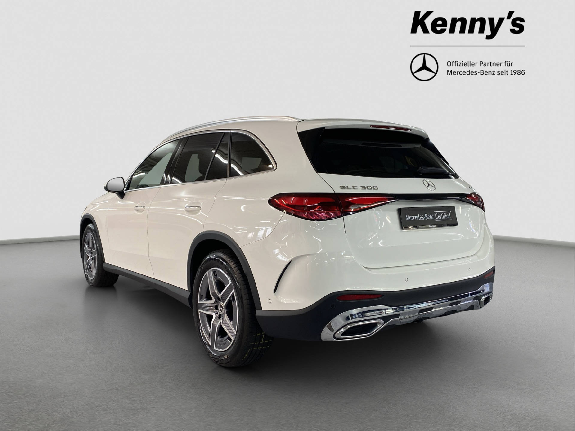MERCEDES-BENZ GLC 300 AMG Line 4MATIC-showroom-element-3