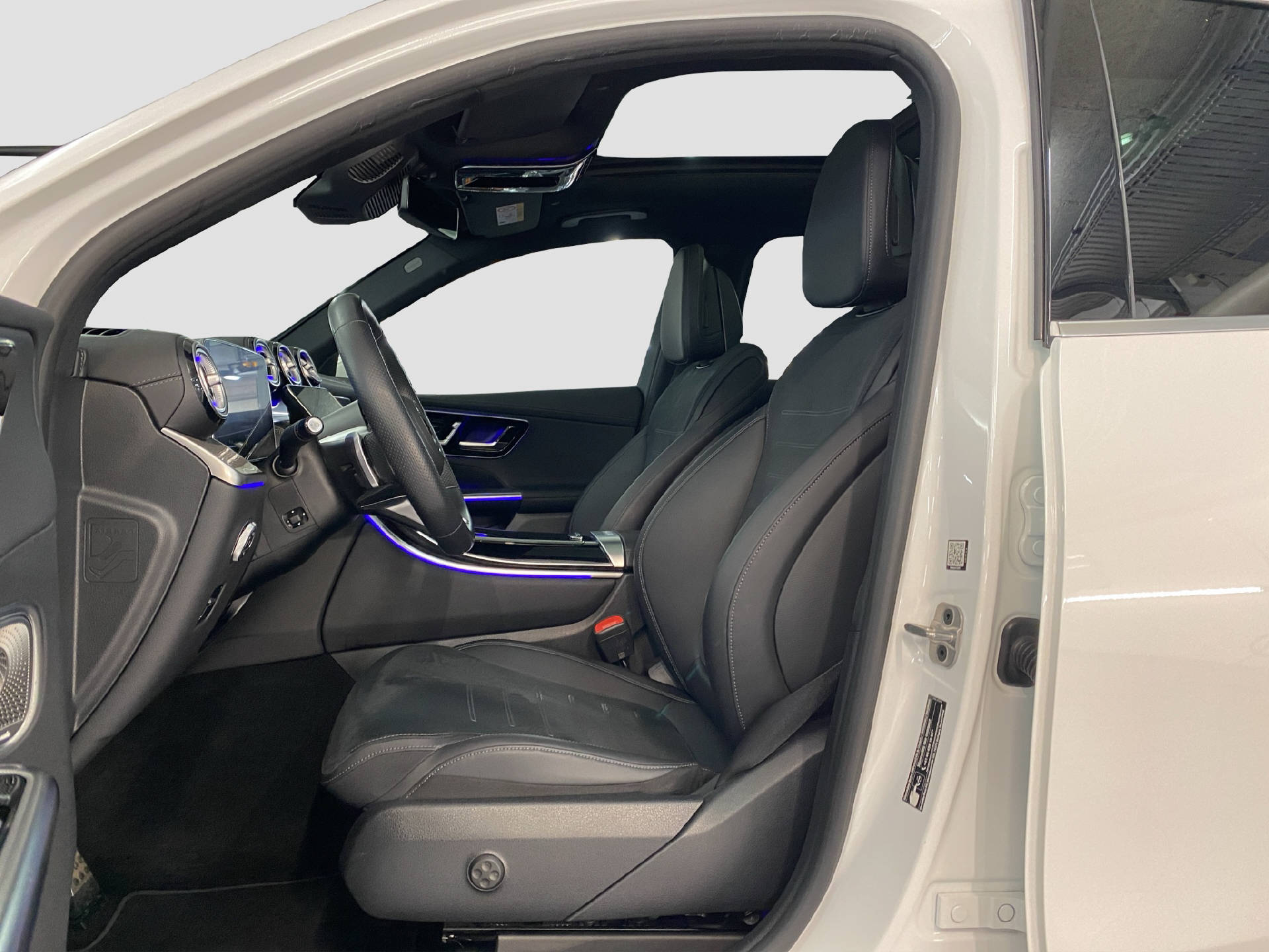 MERCEDES-BENZ GLC 300 AMG Line 4MATIC-image-6