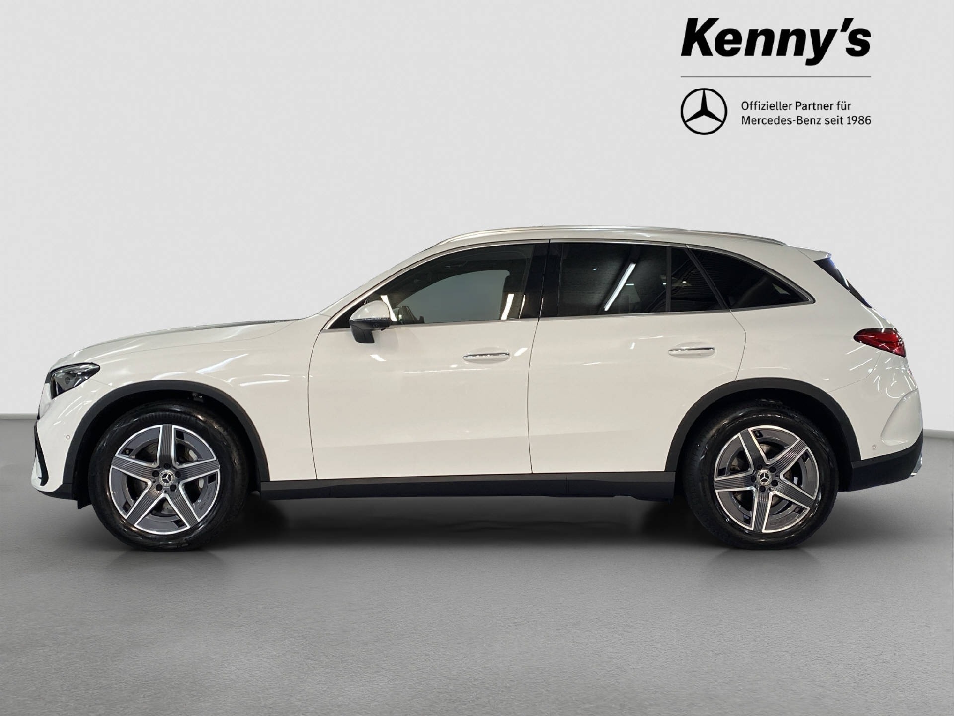 MERCEDES-BENZ GLC 300 AMG Line 4MATIC-showroom-element-2