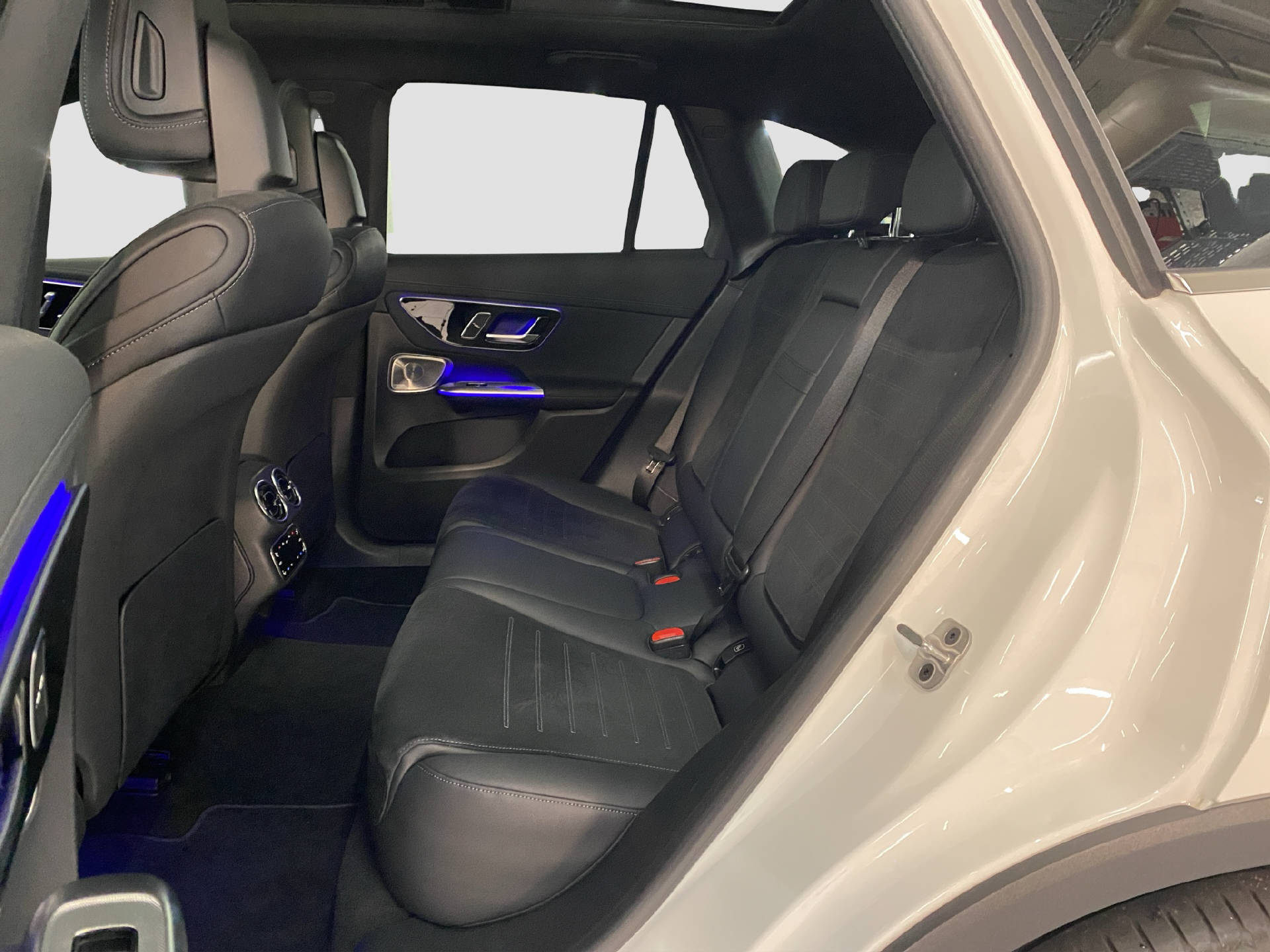 MERCEDES-BENZ GLC 300 AMG Line 4MATIC-image-11