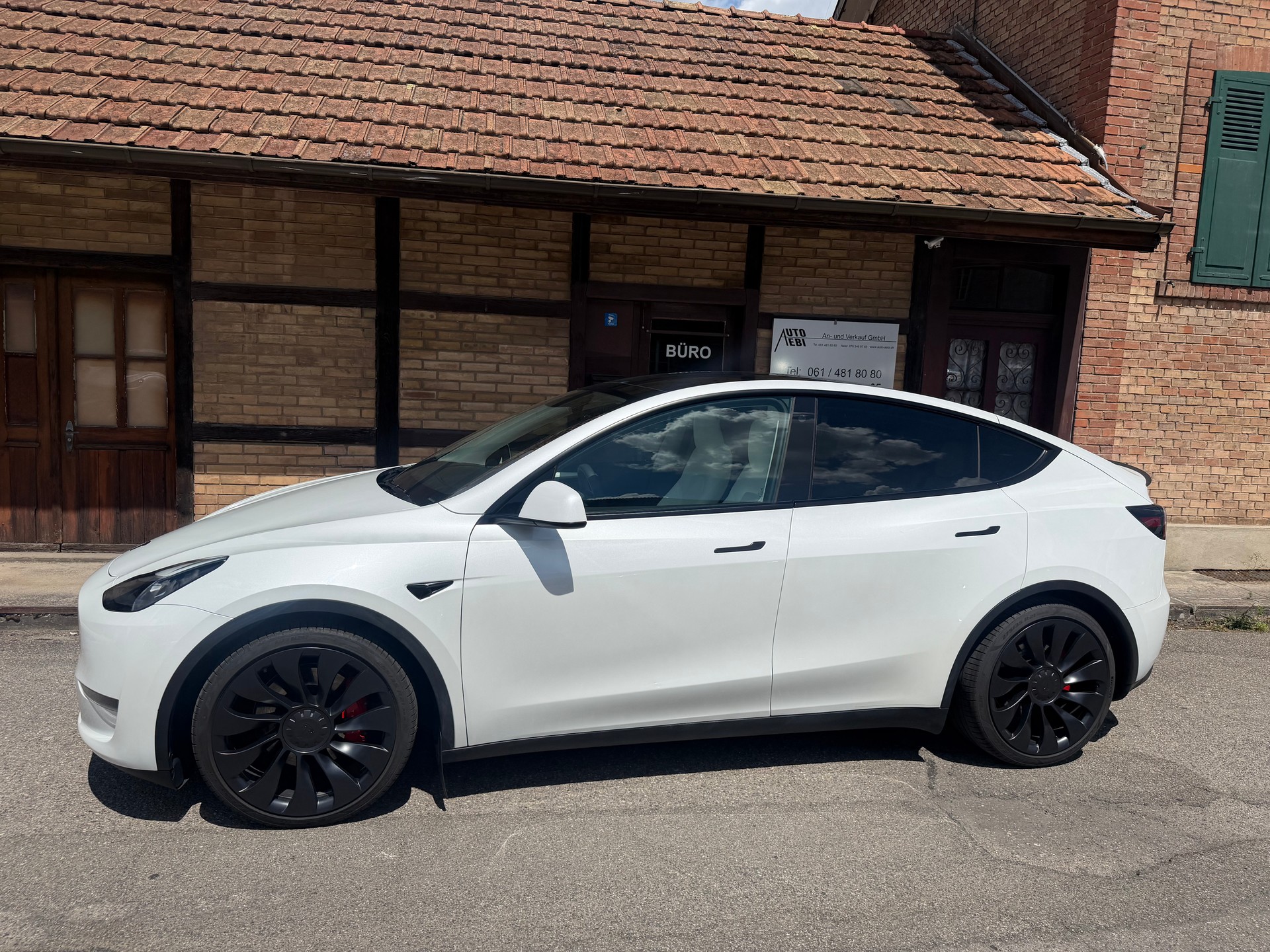TESLA Model Y Performance-image-2
