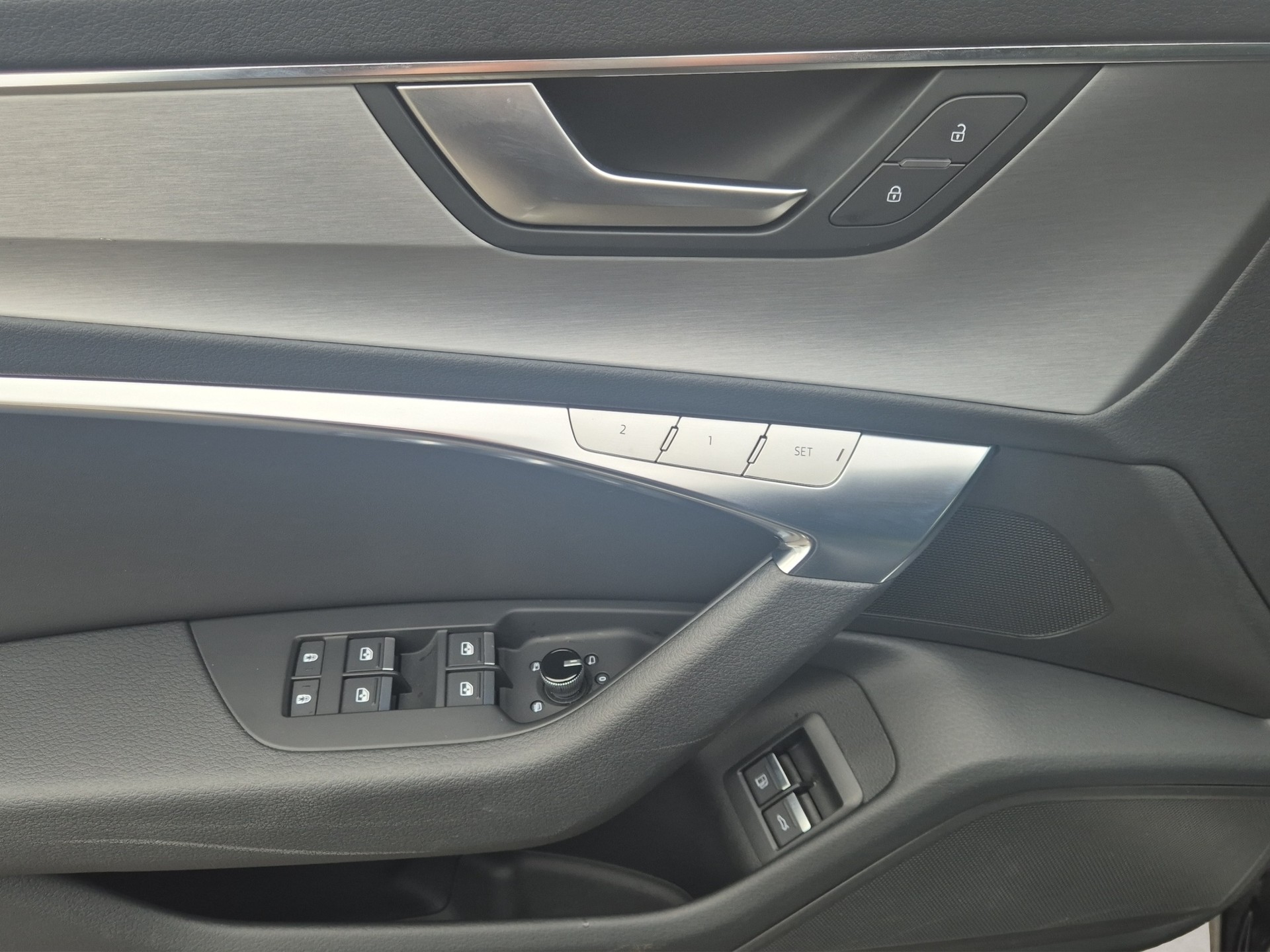 AUDI A6 Avant 55 TFSIe Sport quattro S-tronic-image-13