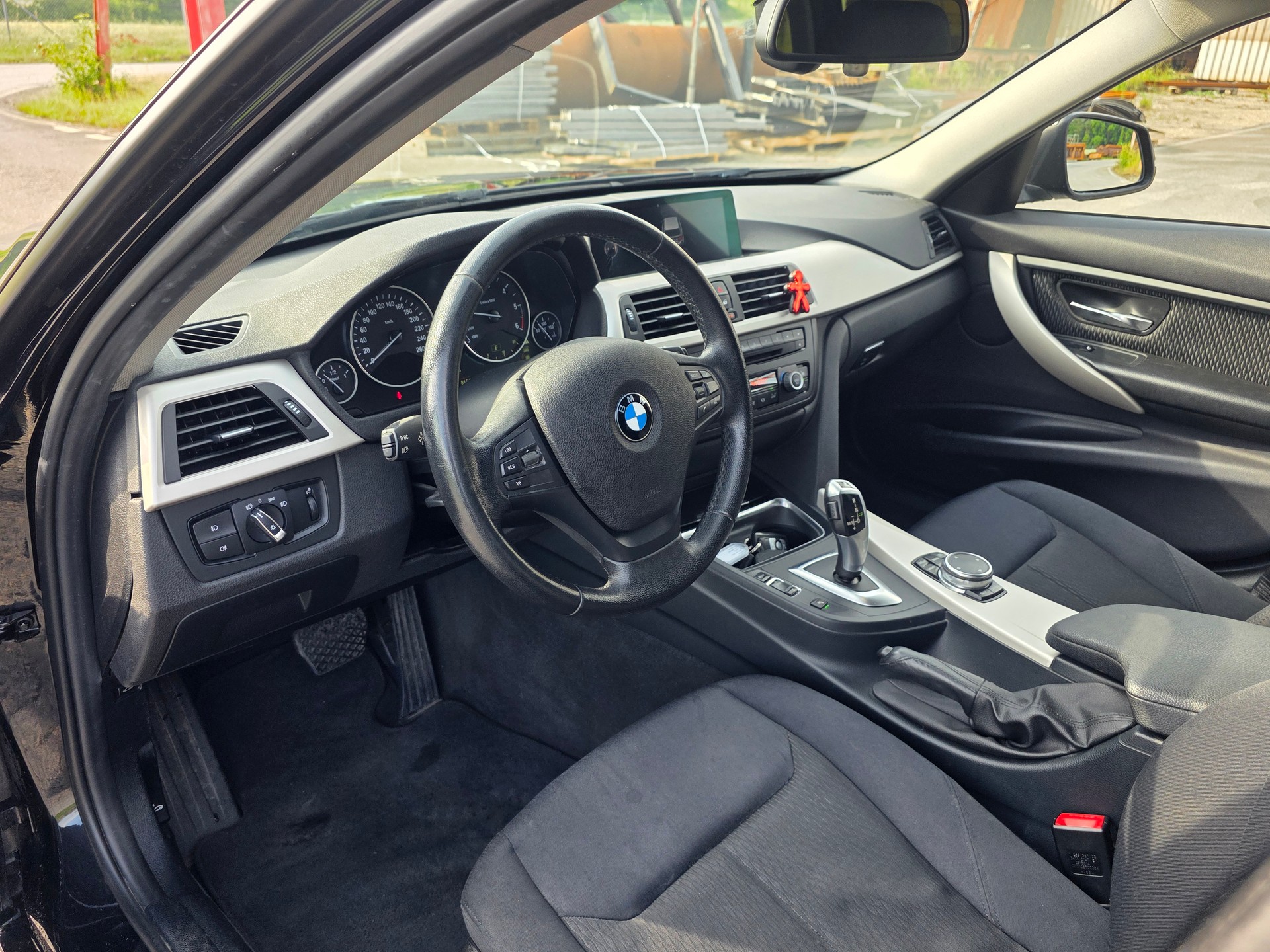 BMW 320d Touring Steptronic / Neu ab Mfk-image-10