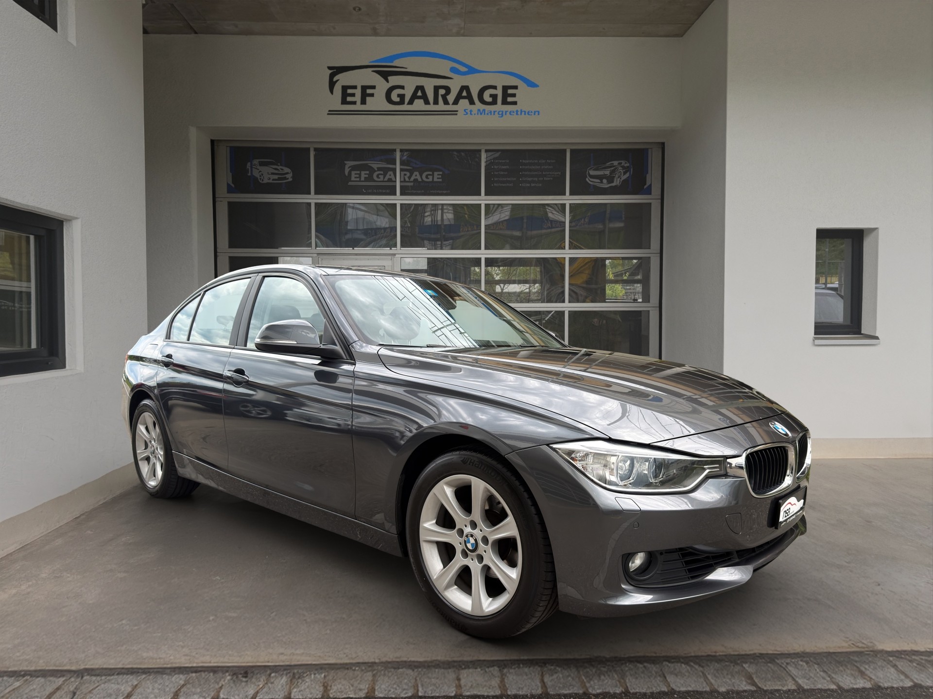 BMW 320i xDrive Modern Line Steptronic-showroom-element-2