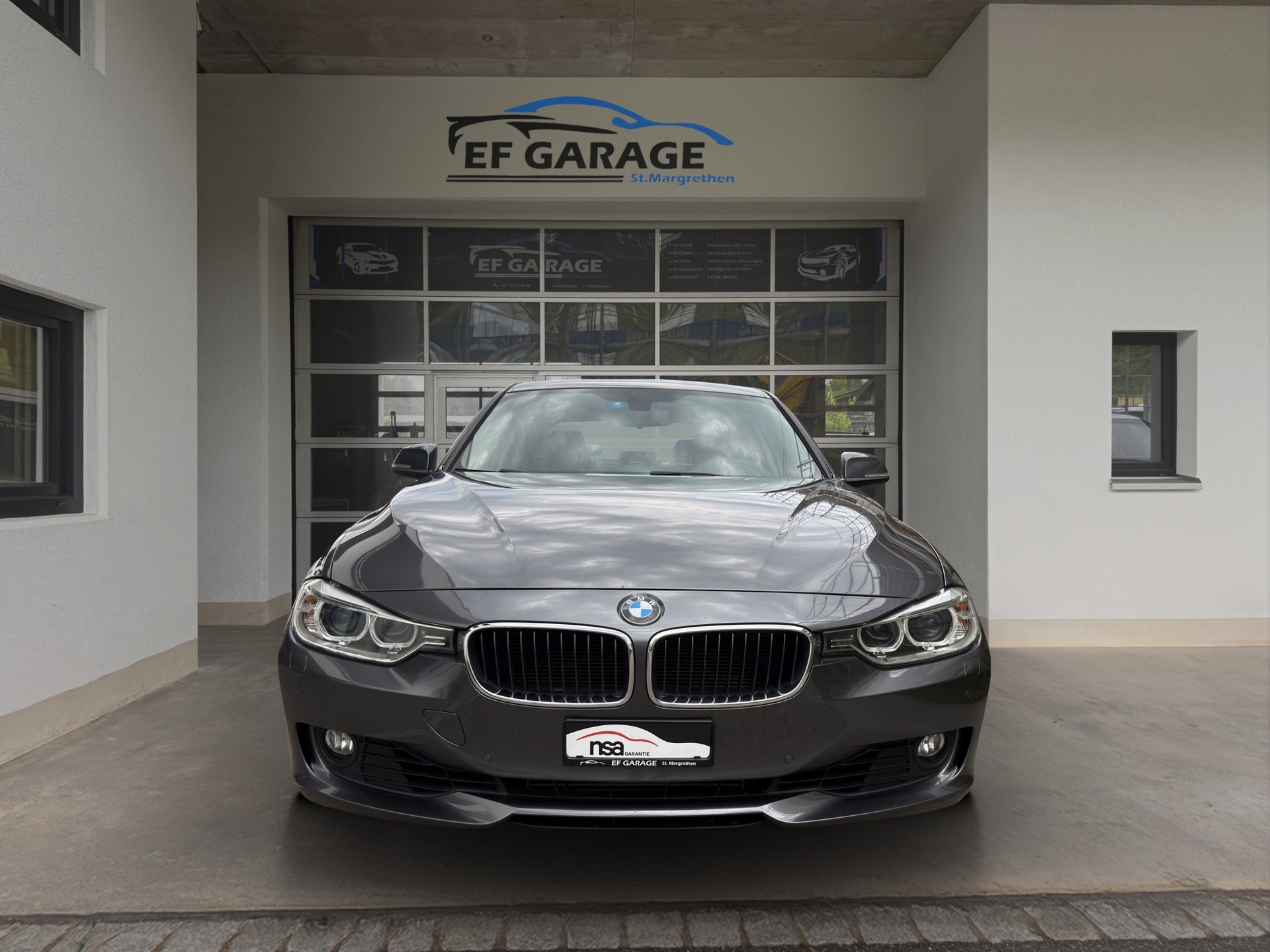 BMW 320i xDrive Modern Line Steptronic-showroom-element-1