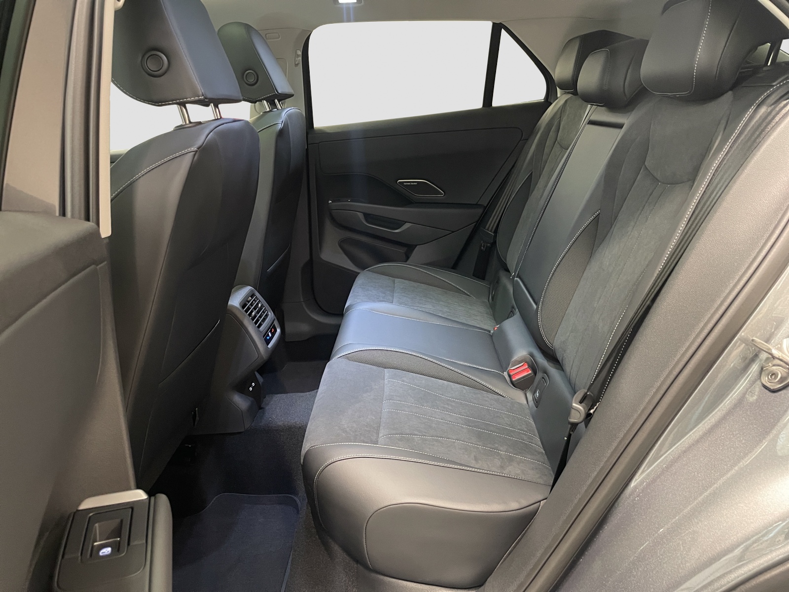 VW T-Roc 1.5 eTSI mHEV Style DSG-image-12