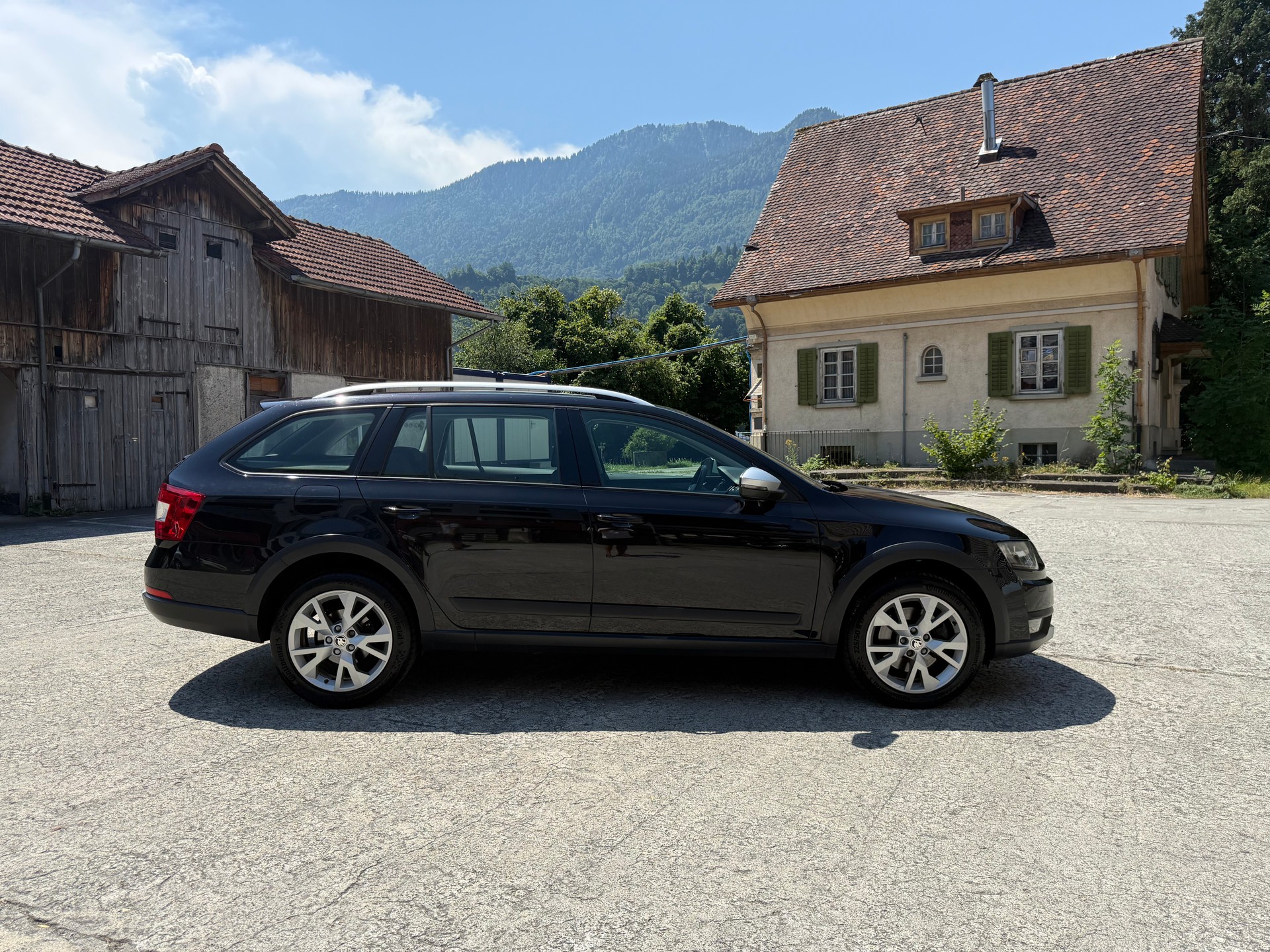 SKODA Octavia Combi 2.0 TDI Scout 4x4 DSG-image-4