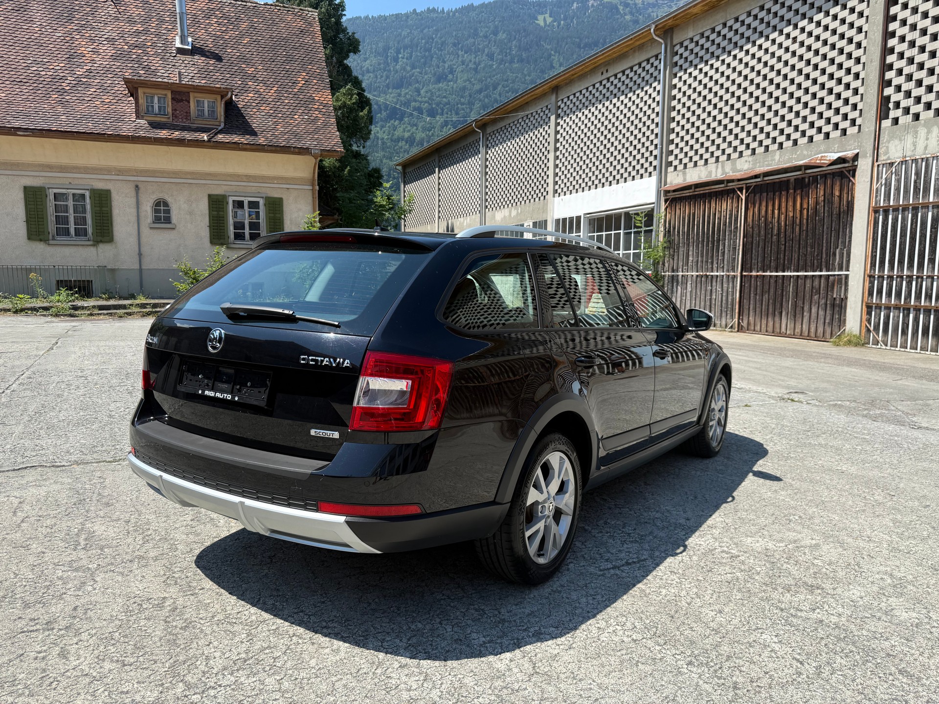 SKODA Octavia Combi 2.0 TDI Scout 4x4 DSG-showroom-element-3