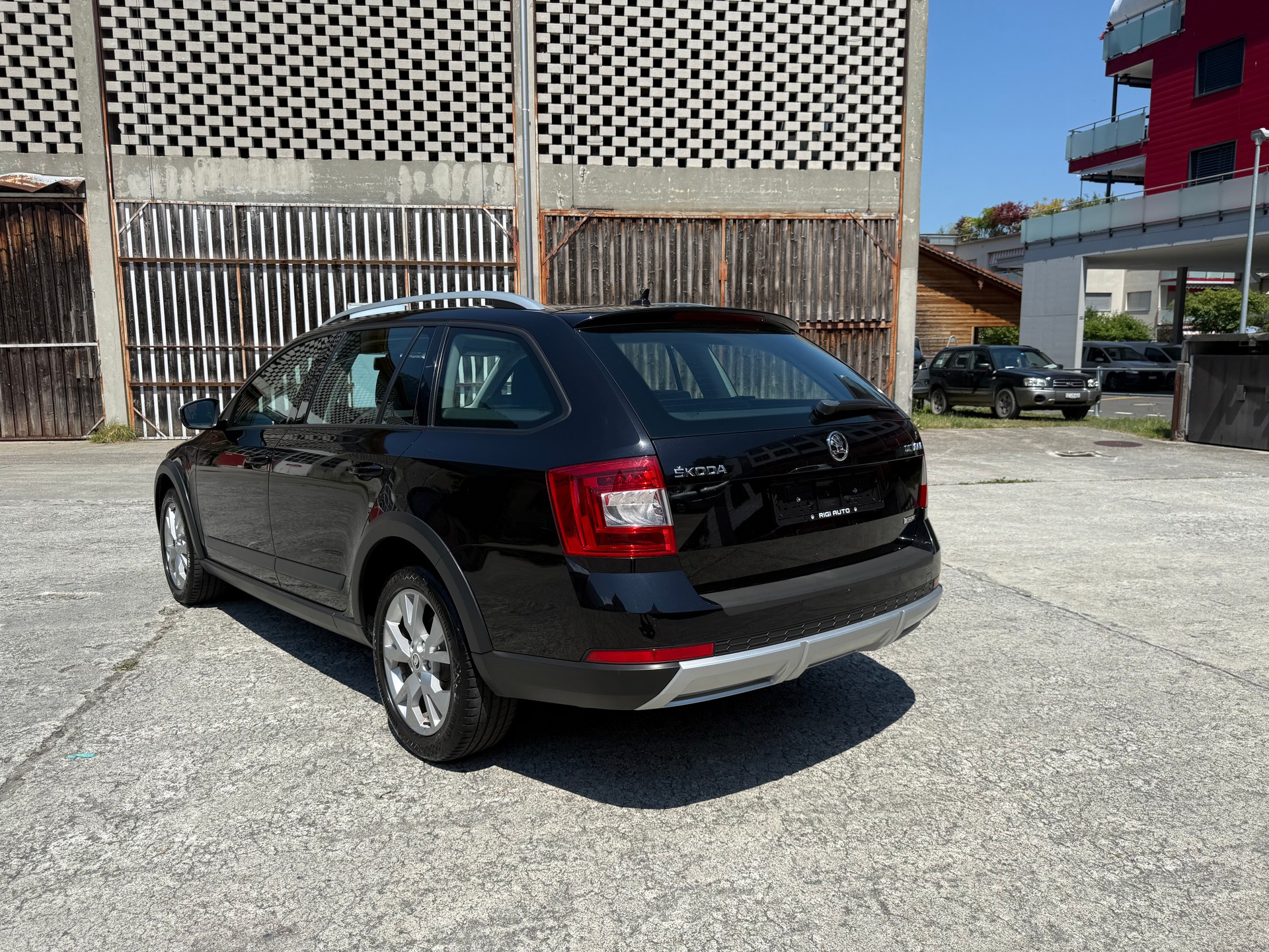 SKODA Octavia Combi 2.0 TDI Scout 4x4 DSG-showroom-element-2