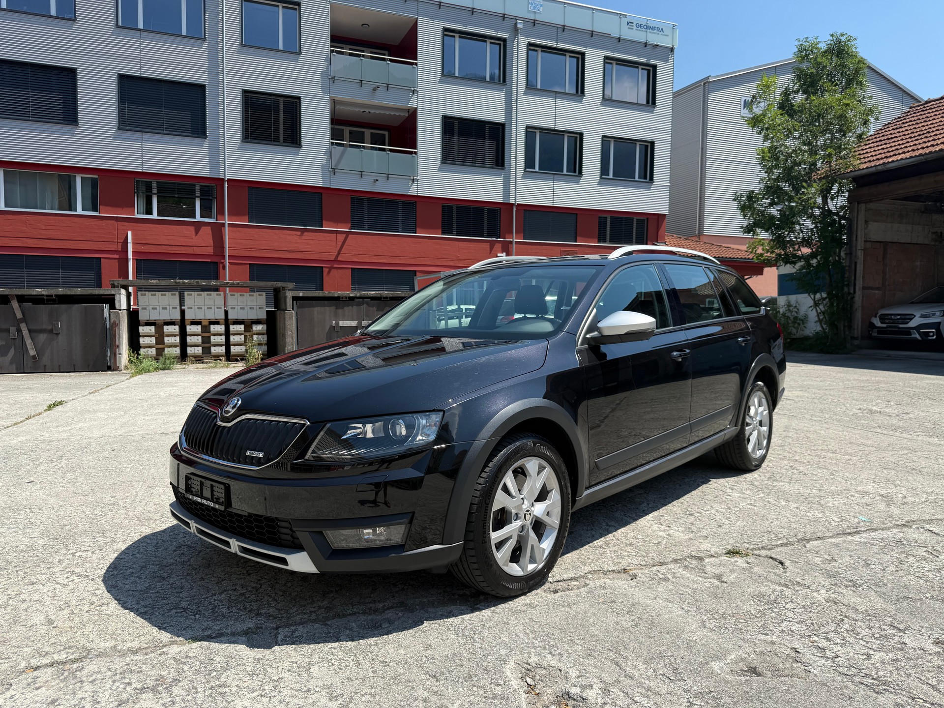 SKODA Octavia Combi 2.0 TDI Scout 4x4 DSG-showroom-element-1