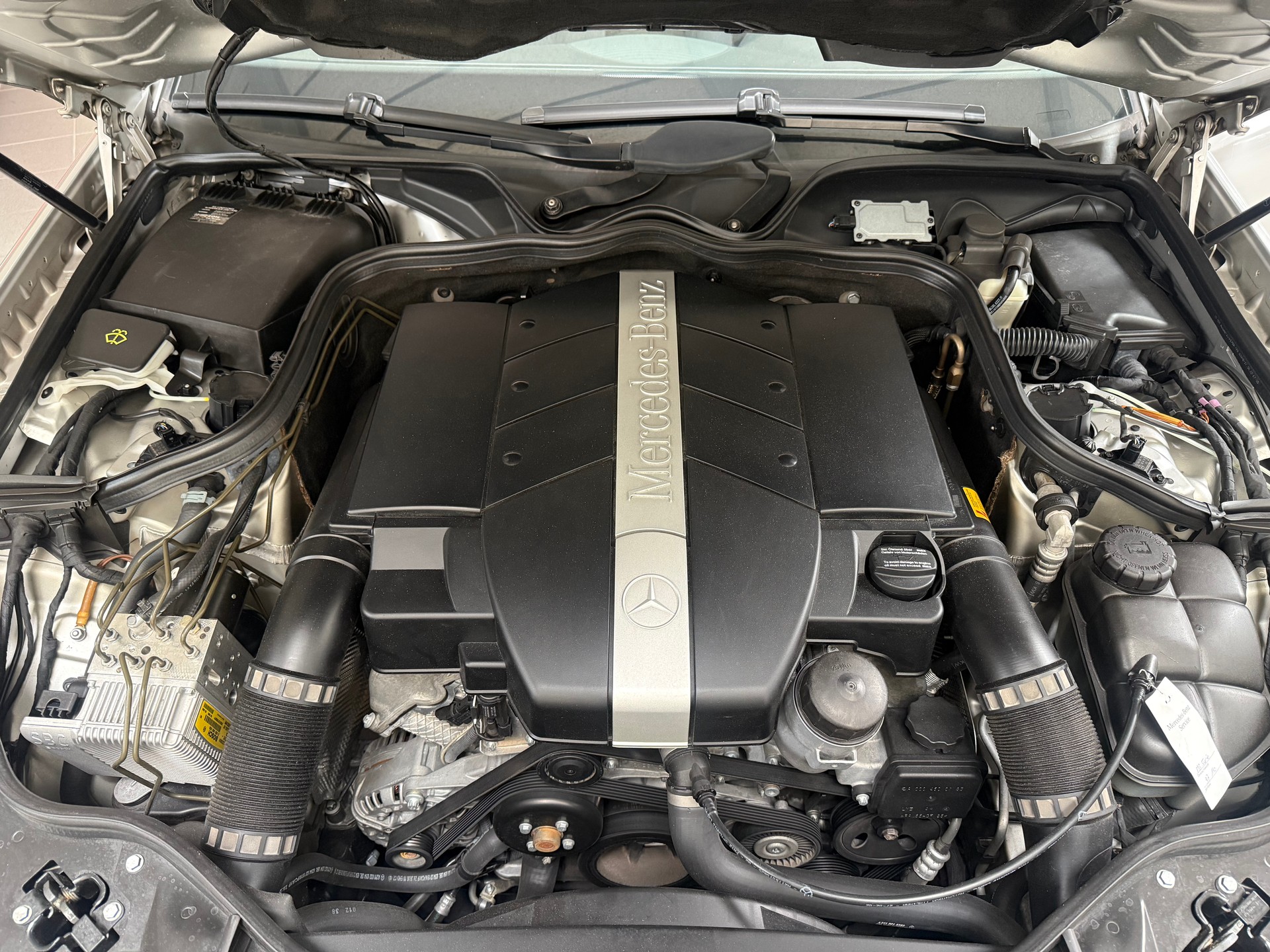 MERCEDES-BENZ E 320 Avantgarde Automatic-image-13
