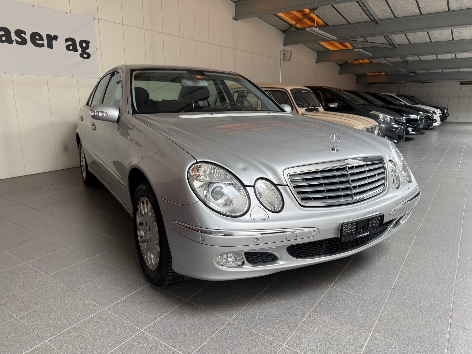 MERCEDES-BENZ E 320 Avantgarde Automatic-image-4