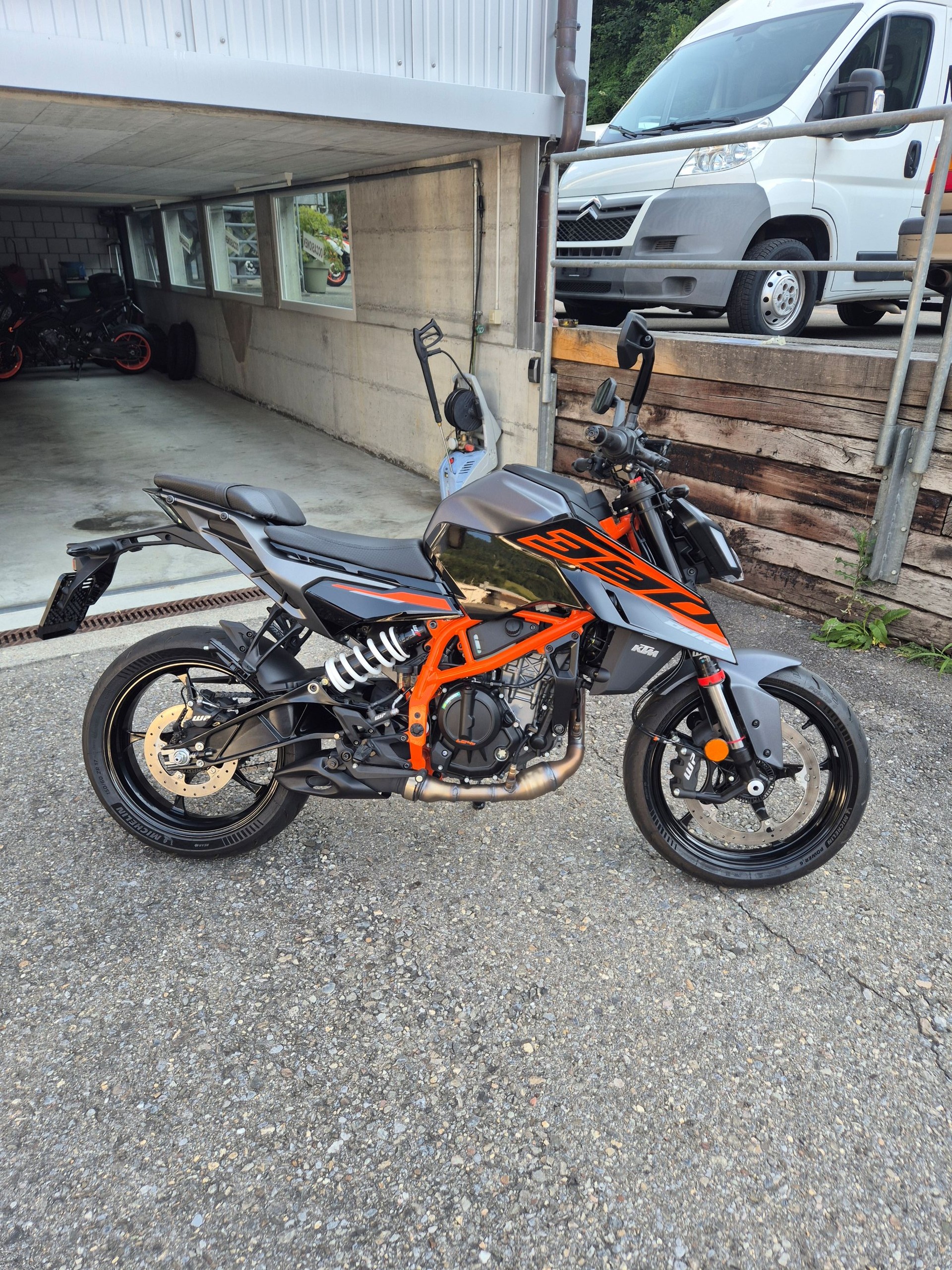 KTM 390 Duke-image-0