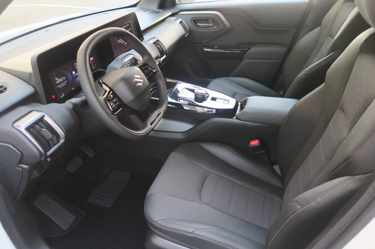SUZUKI e Vitara Sakura Top 4x4-showroom-element-3