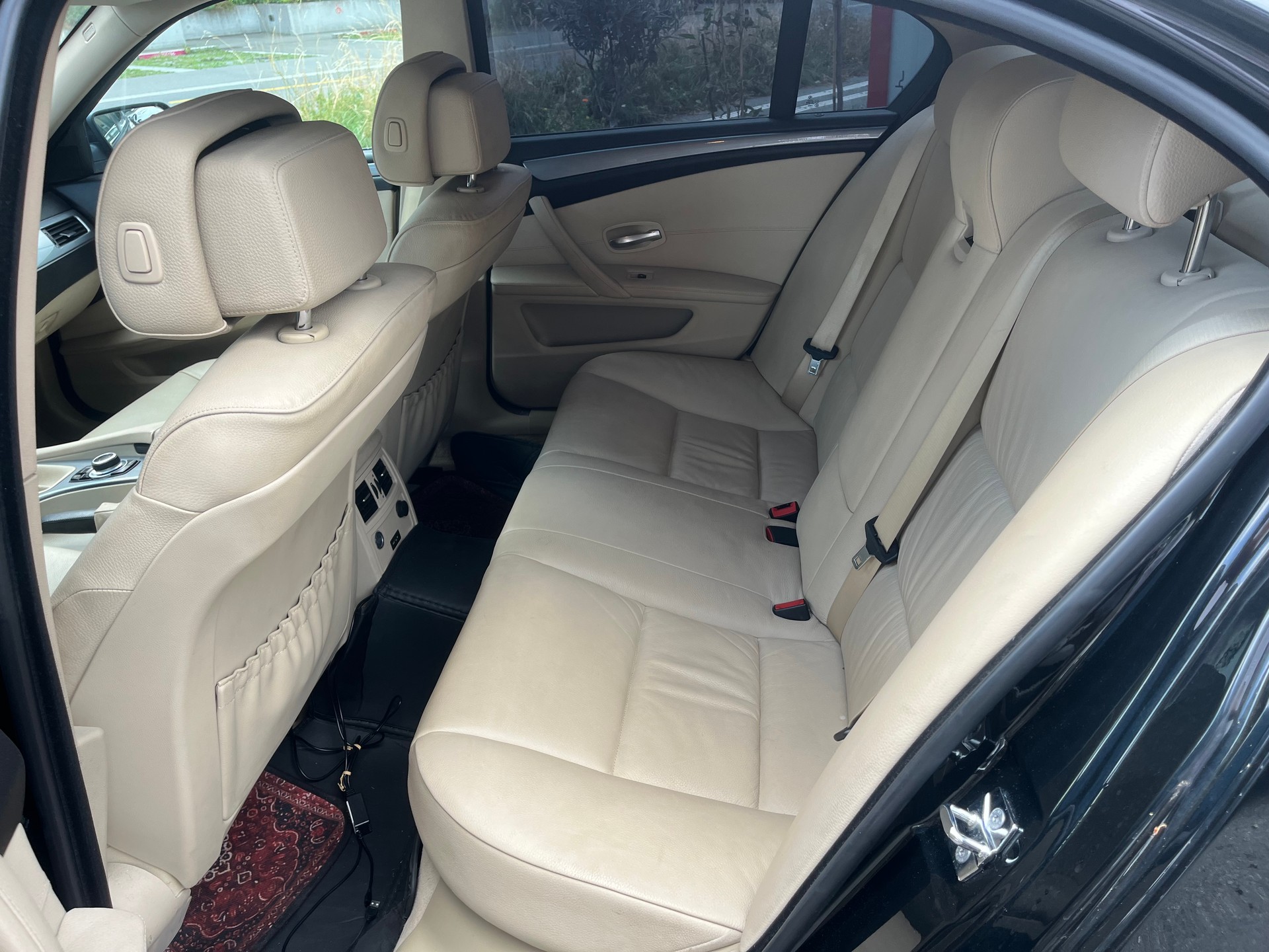 BMW 523i-image-7