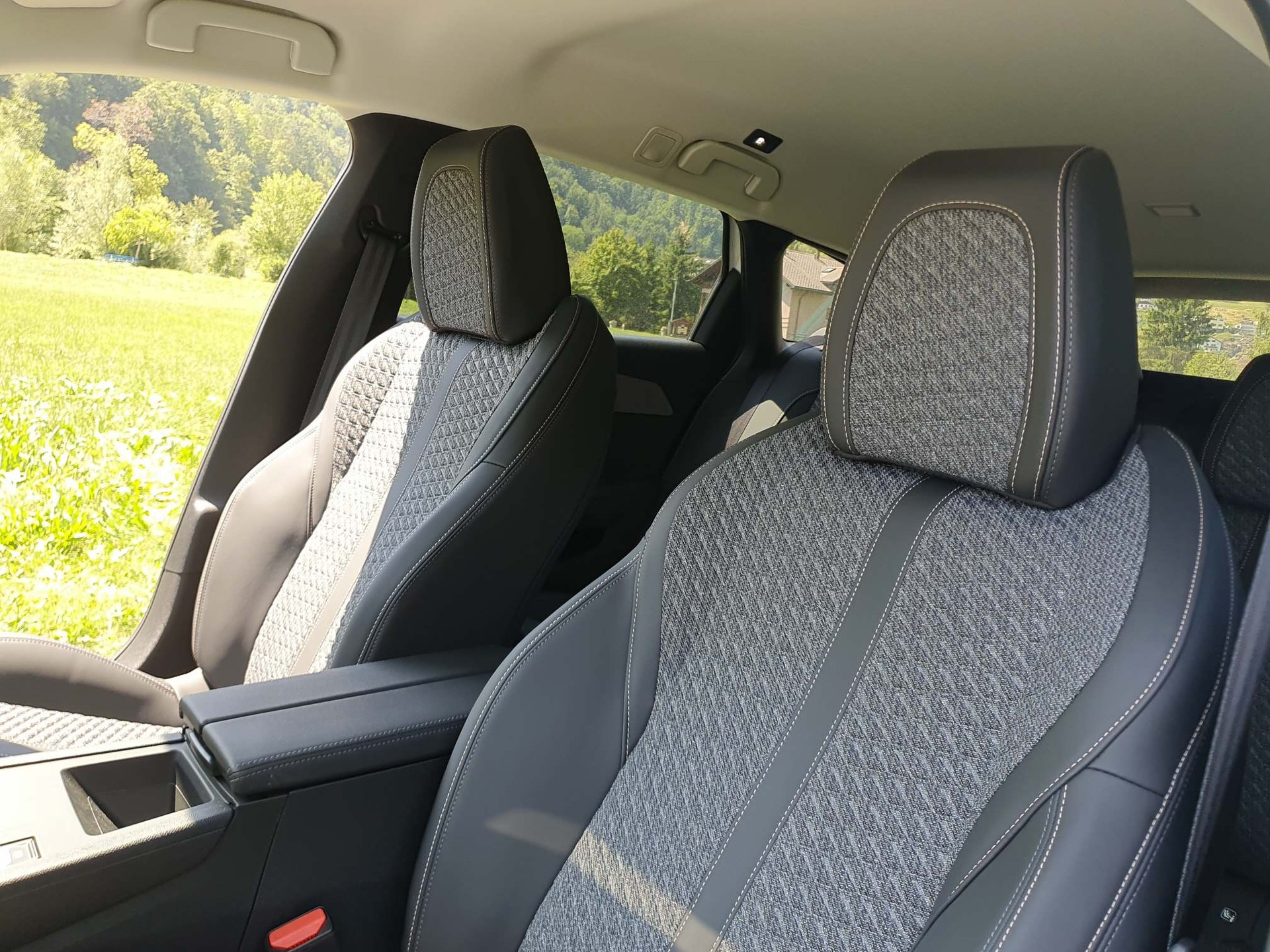PEUGEOT 308 SW e-Allure-image-10