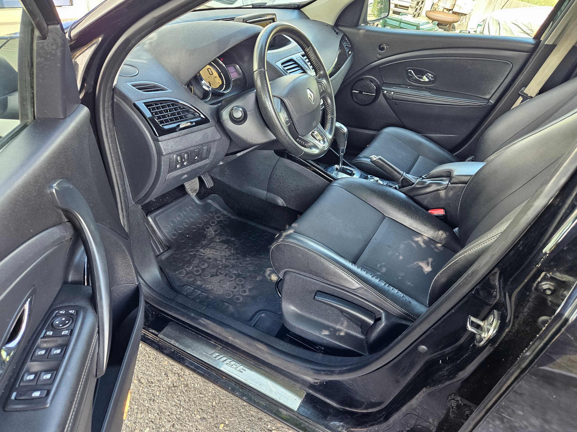 RENAULT Mégane Grandtour 1.5 dCi Swiss Edition EDC-image-6