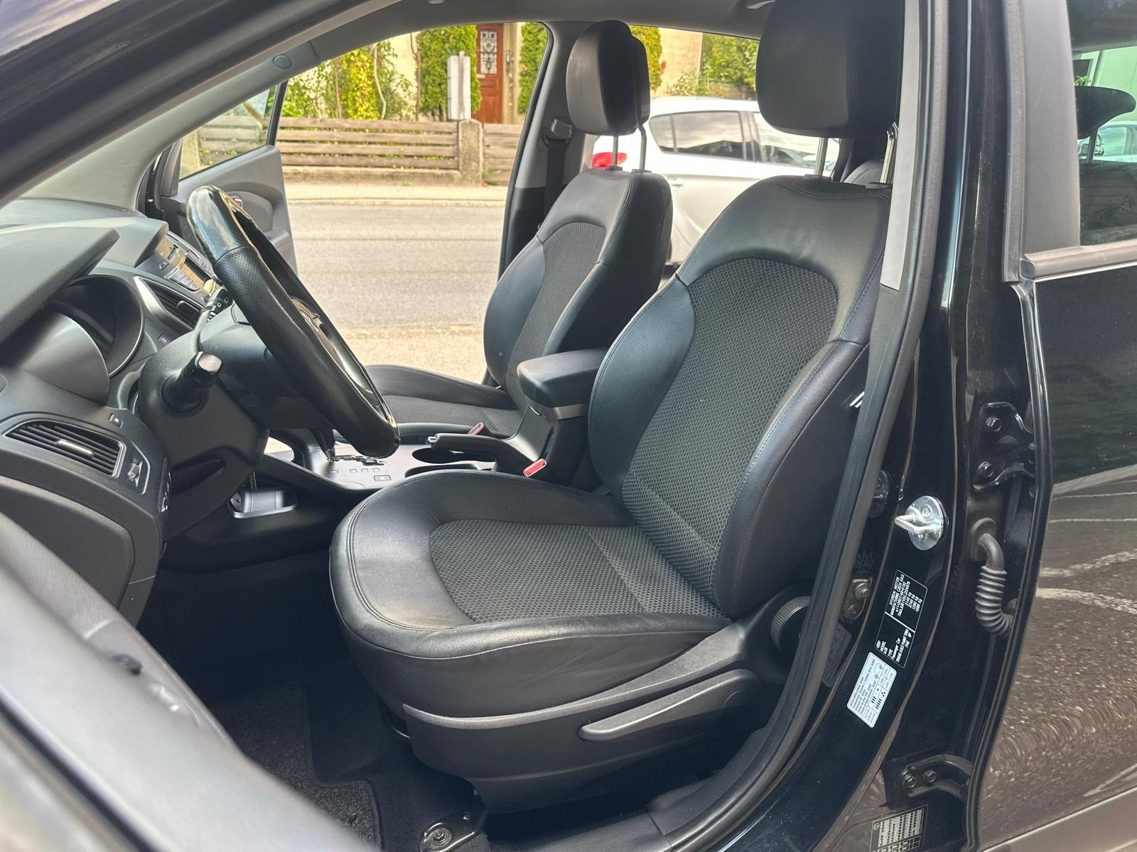 HYUNDAI iX 35 2.0 CRDi Style 4WD Automatic-image-9