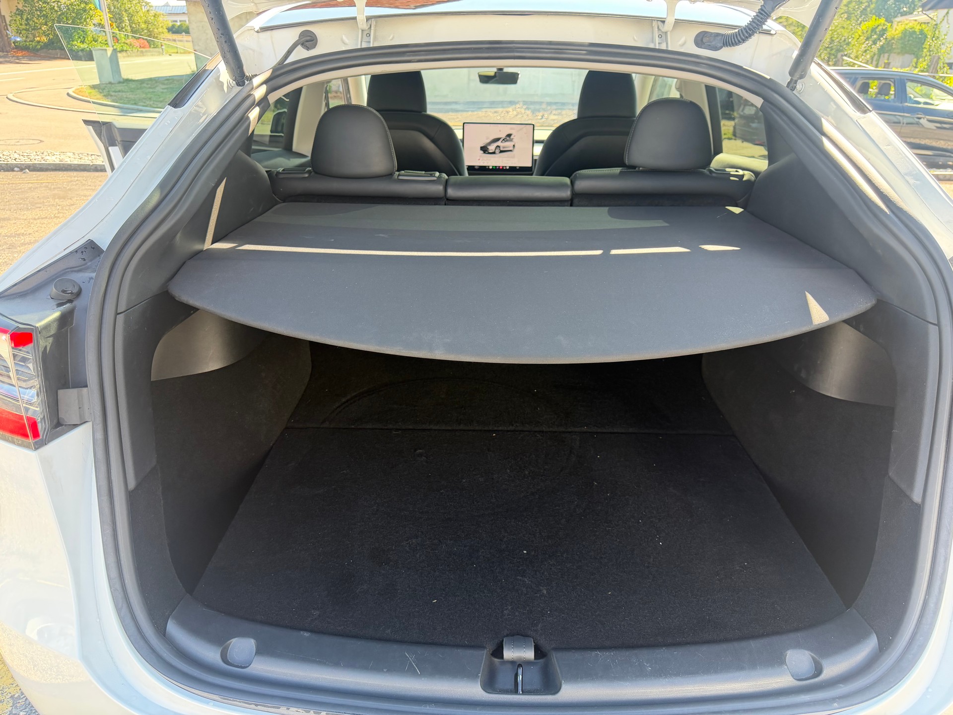 TESLA Model Y RWD-image-18