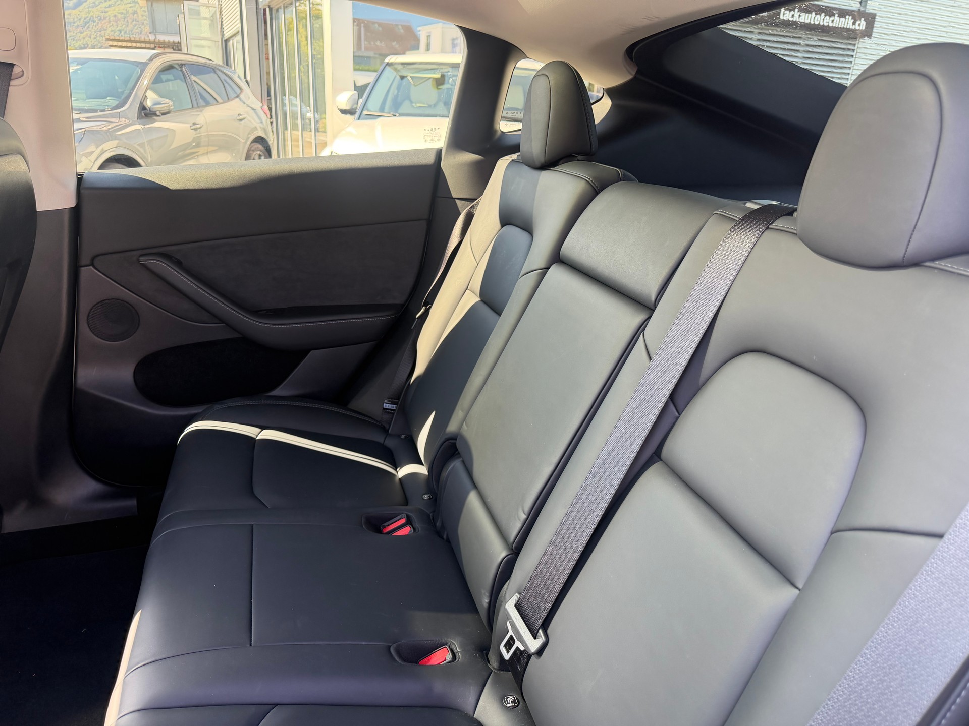 TESLA Model Y RWD-image-17