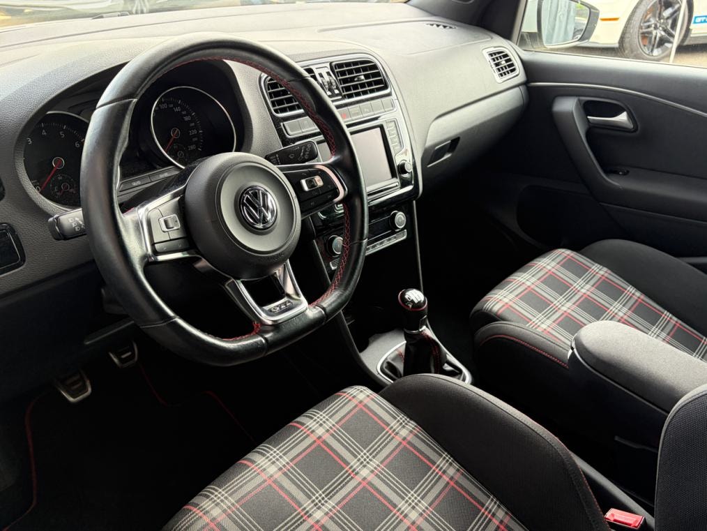 VW Polo 1.8 TSI GTI-showroom-element-3
