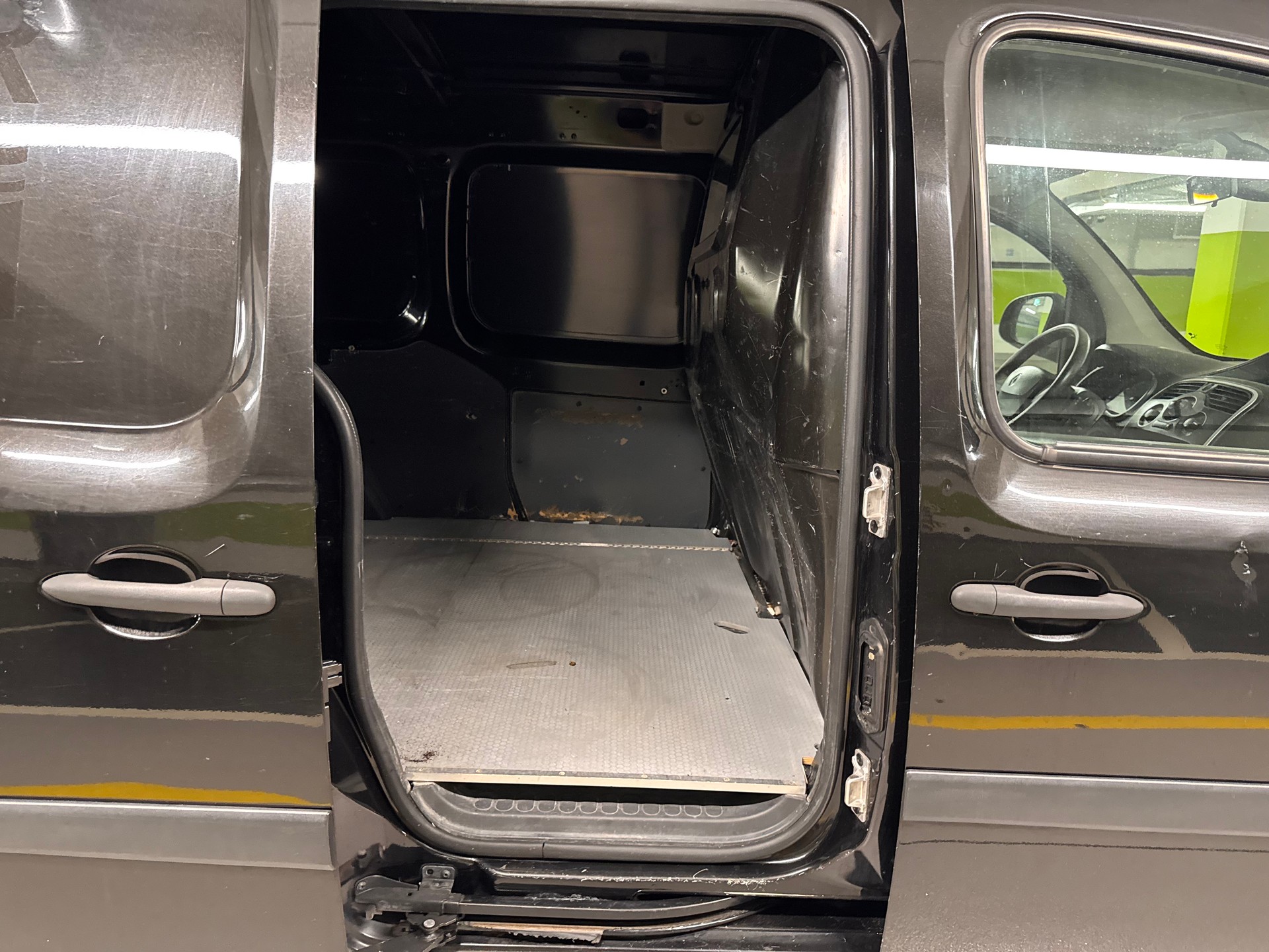 RENAULT Kangoo Maxi dCi 90 Business 2 Plätze-image-9