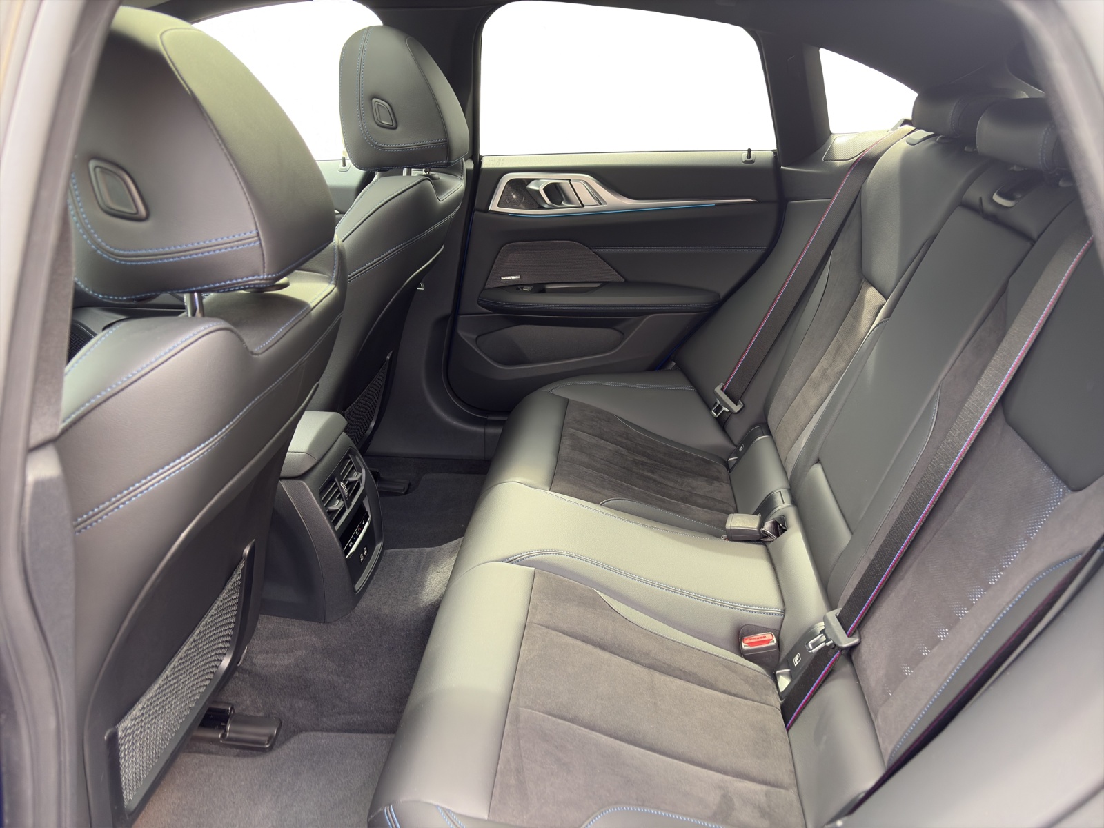 BMW i4 M50-image-13
