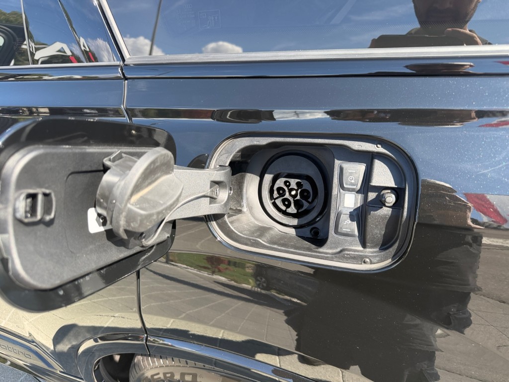 AUDI Q7 SUV TFSI e quattro 290 kW S line tiptronic-image-23