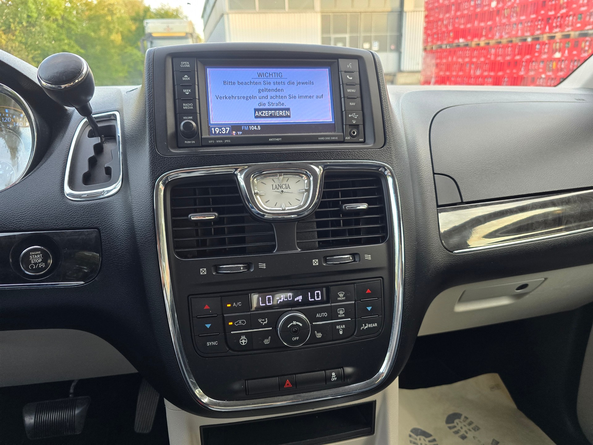 LANCIA Voyager 3.6 V6 Gold Automatic-image-21