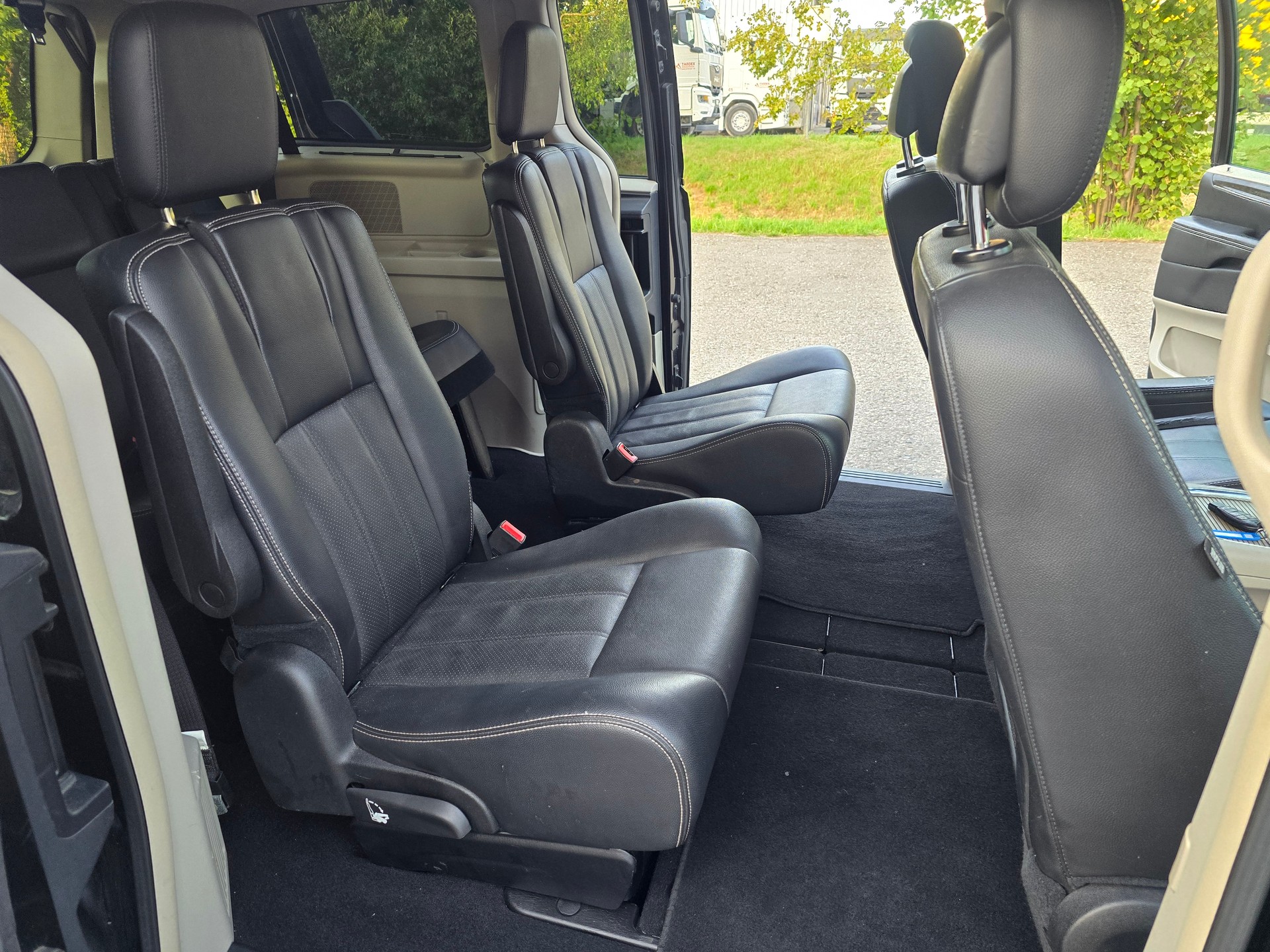 LANCIA Voyager 3.6 V6 Gold Automatic-image-16