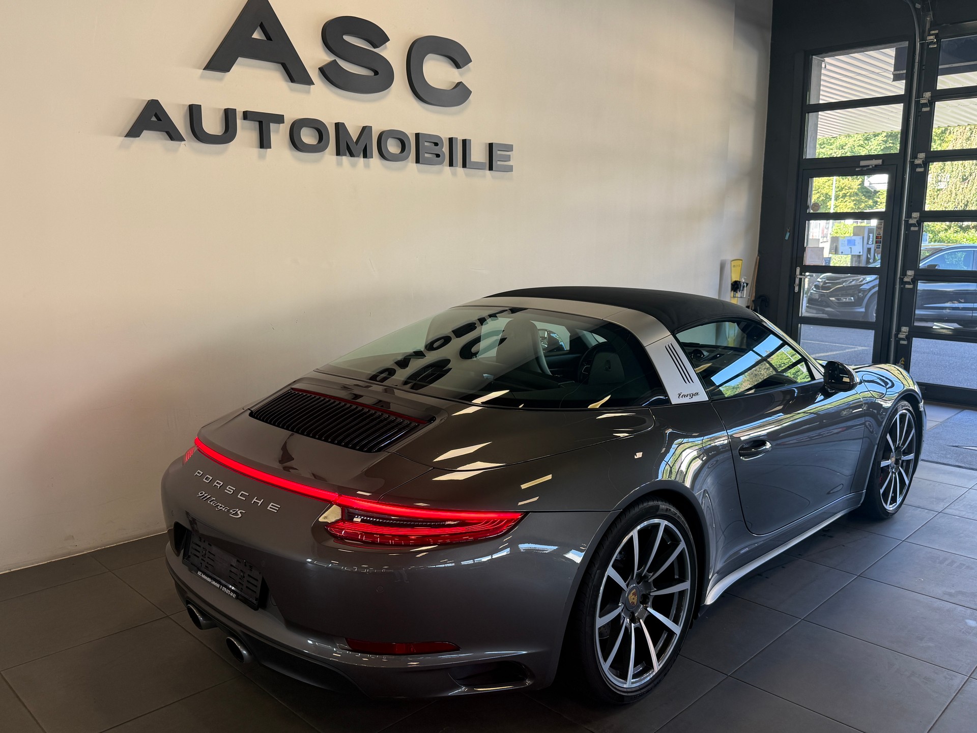 PORSCHE 911 Targa 4S-showroom-element-3